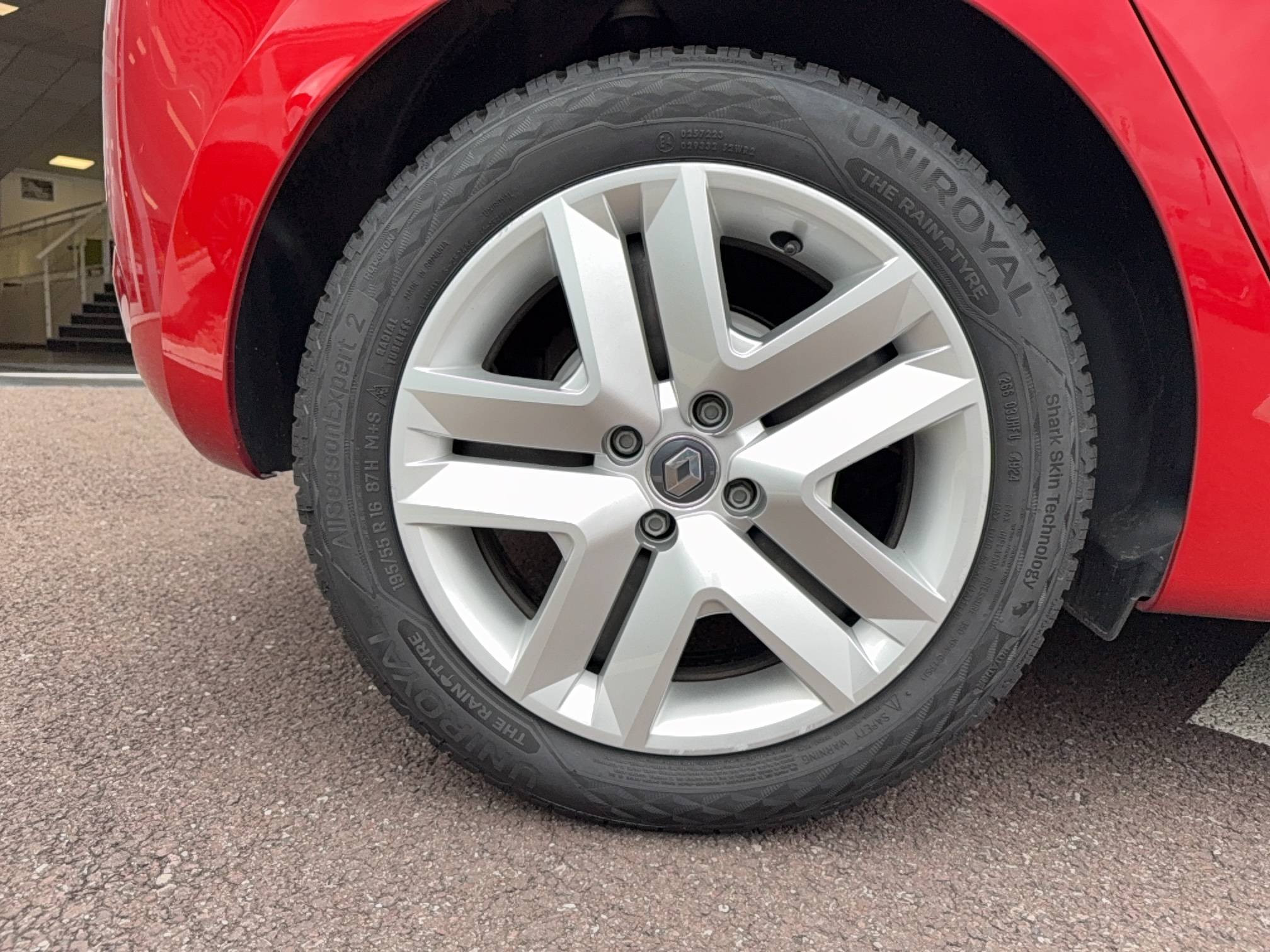 Vente en ligne Renault Clio 5 Clio E-Tech 140 - 21N au prix de 15 375 €