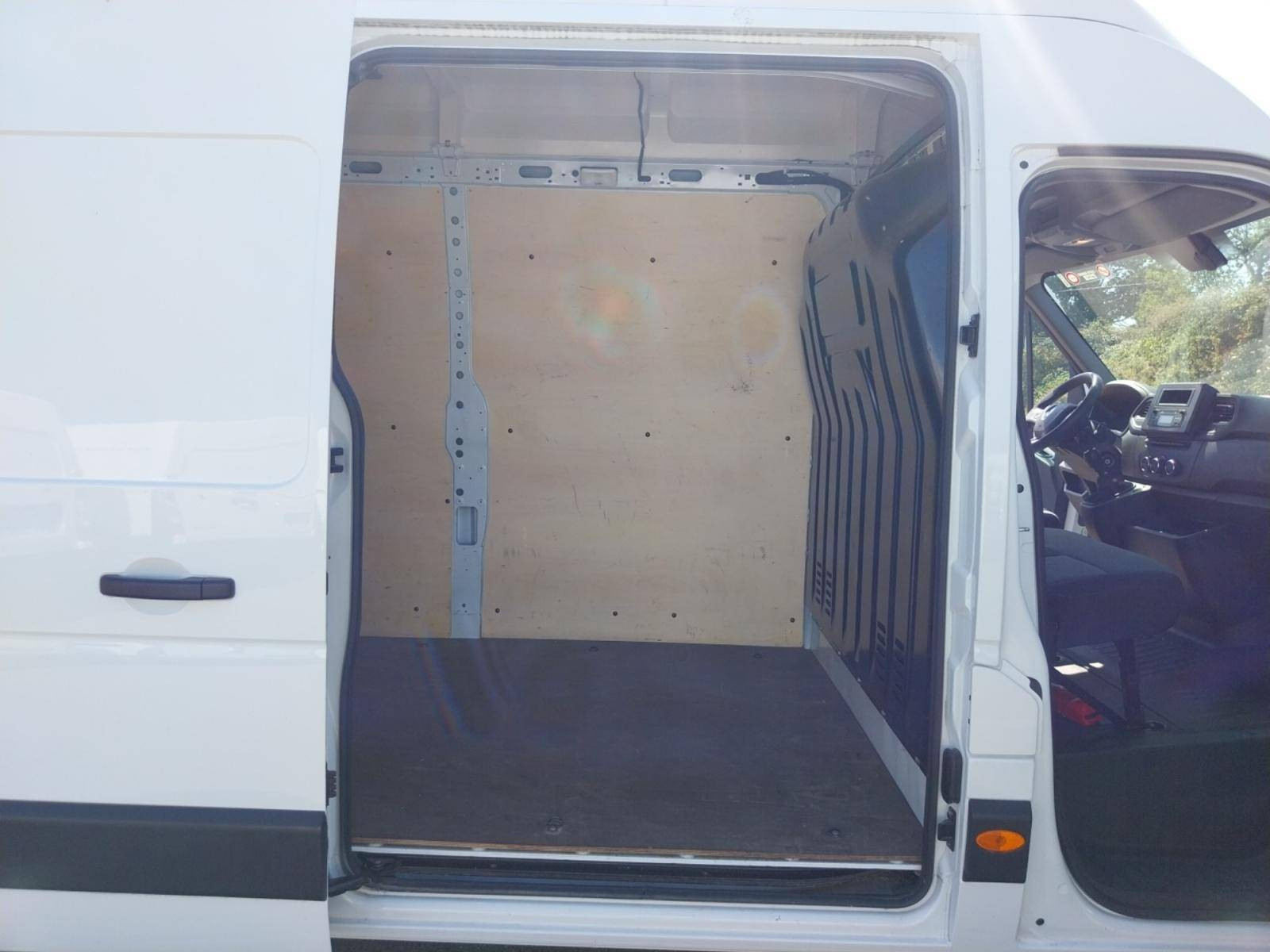 Vente en ligne Renault Master Fourgon MASTER FGN TRAC F3500 L3H3 BLUE DCI 135 au prix de 26 490 €