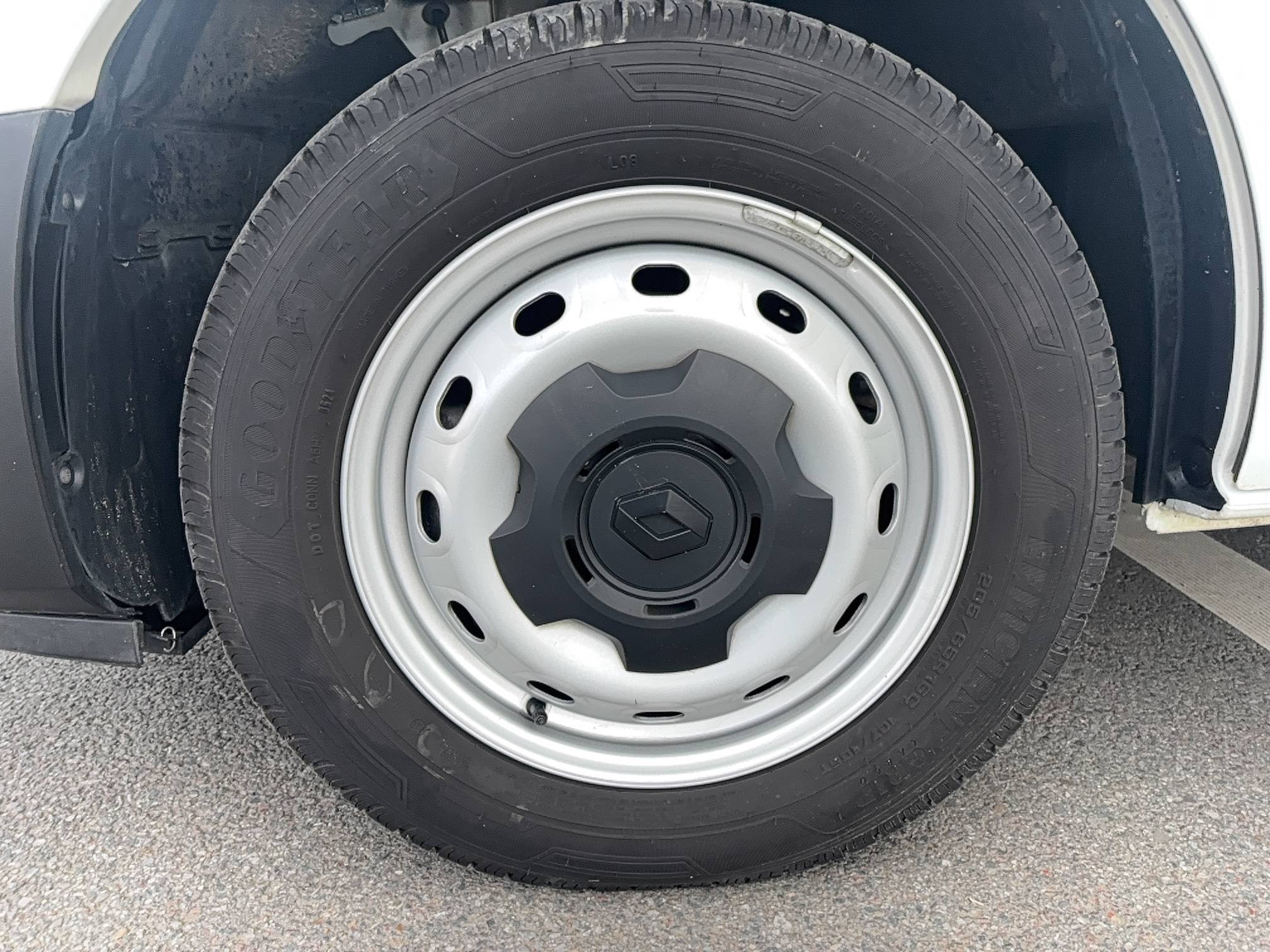 Vente en ligne Renault Trafic 3 Fourgon TRAFIC FGN L1H1 3000 KG BLUE DCI 130 au prix de 23 890 €