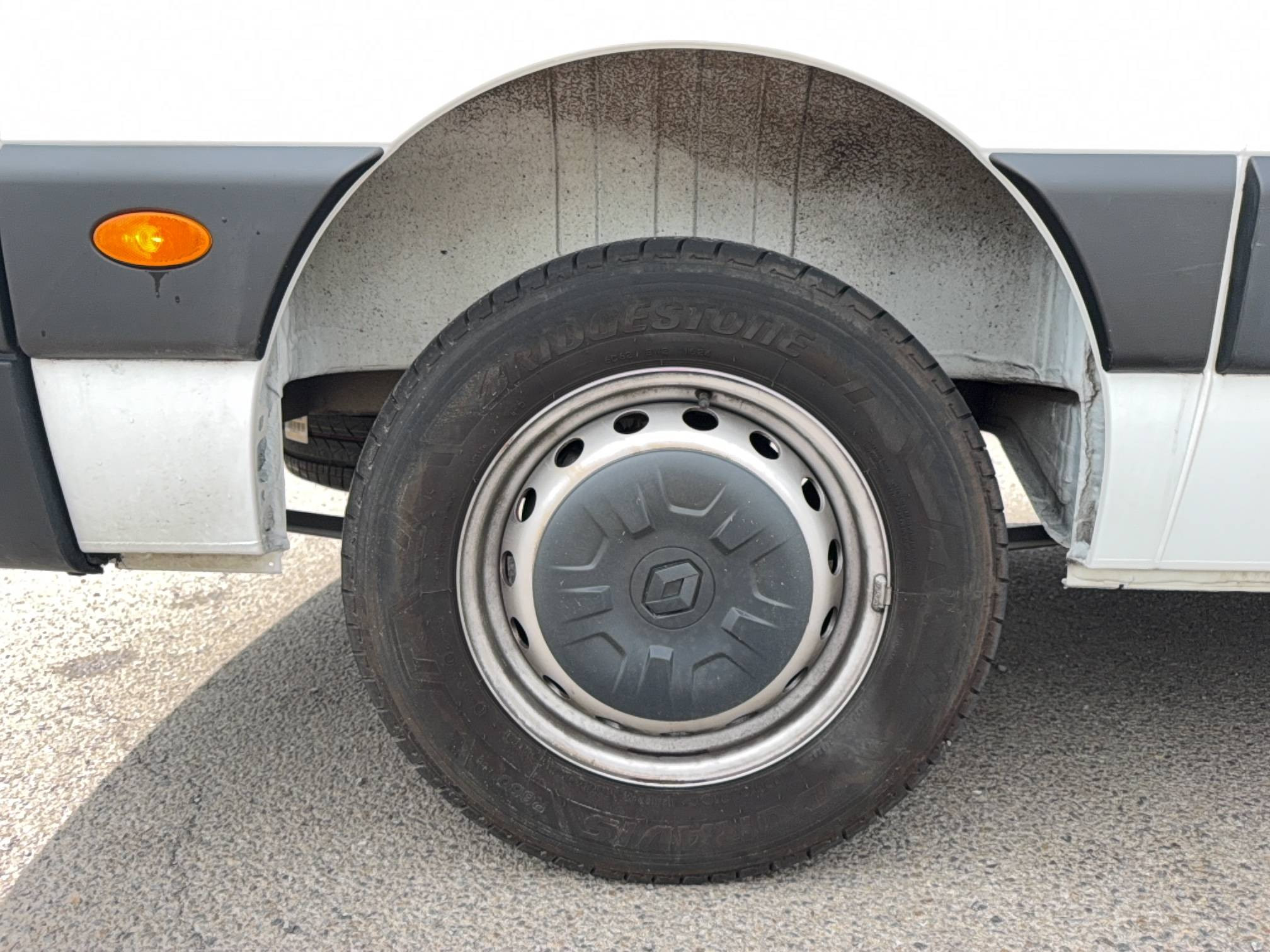 Vente en ligne Renault Master Fourgon MASTER FGN TRAC F3500 L3H3 BLUE DCI 135 au prix de 23 990 €