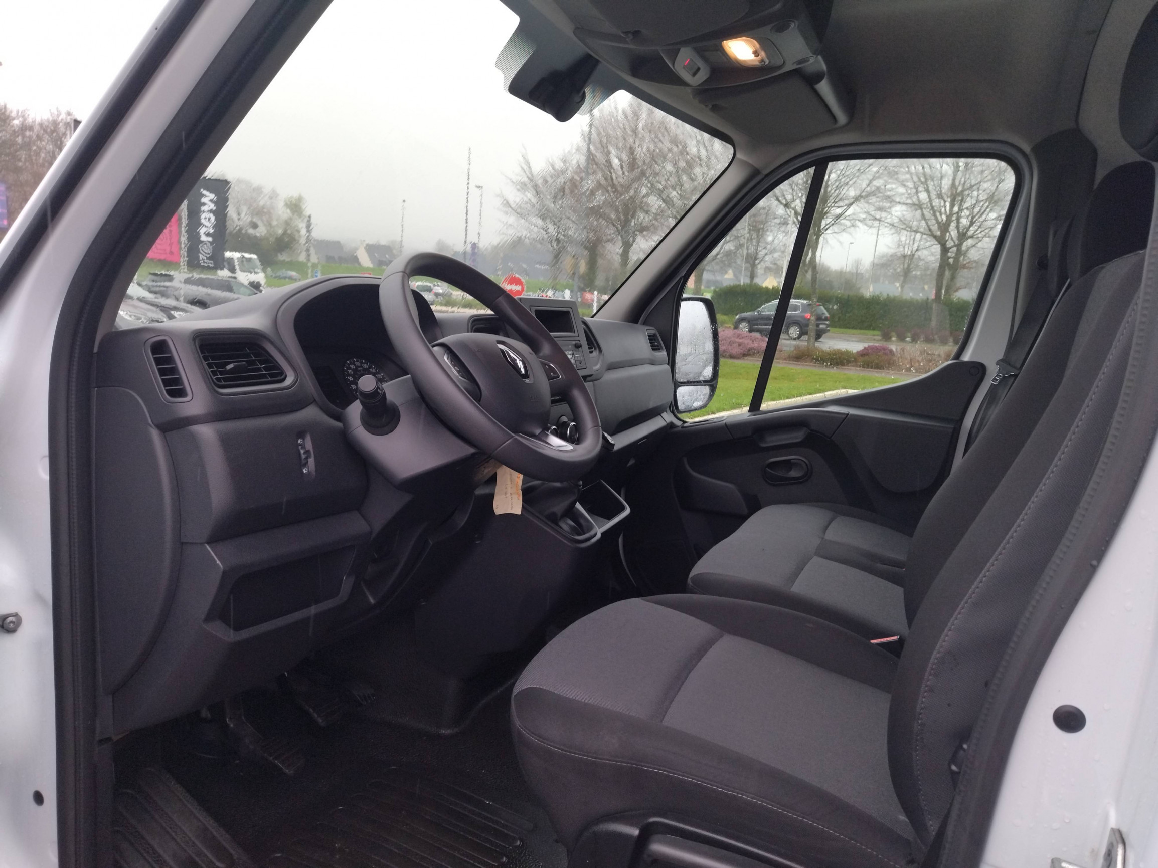 Vente en ligne Renault Master Fourgon MASTER FGN TRAC F3500 L2H2 BLUE DCI 135 au prix de 22 788 €