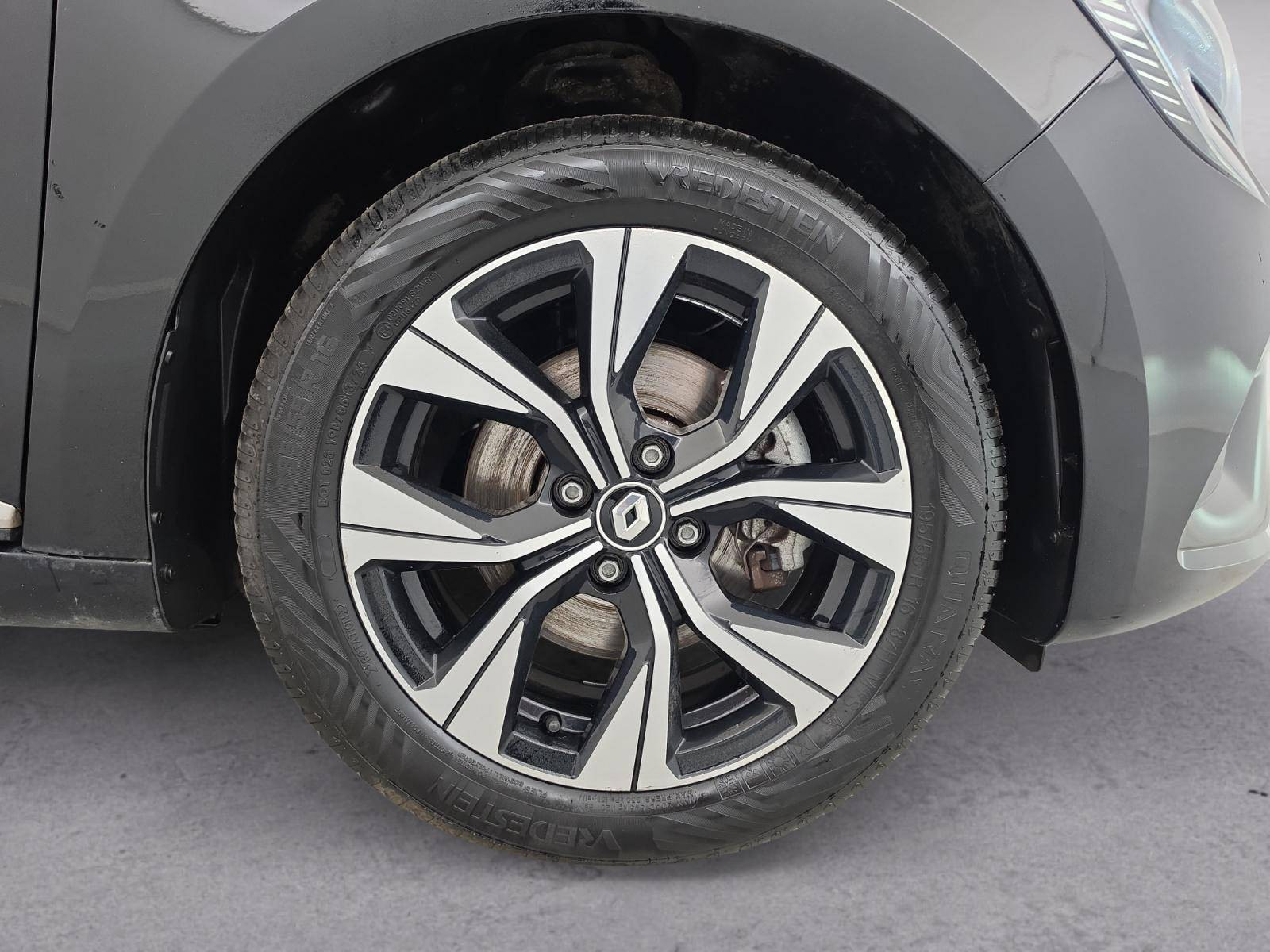 Vente en ligne Renault Clio 5 Clio E-Tech full hybrid 145 au prix de 16 990 €