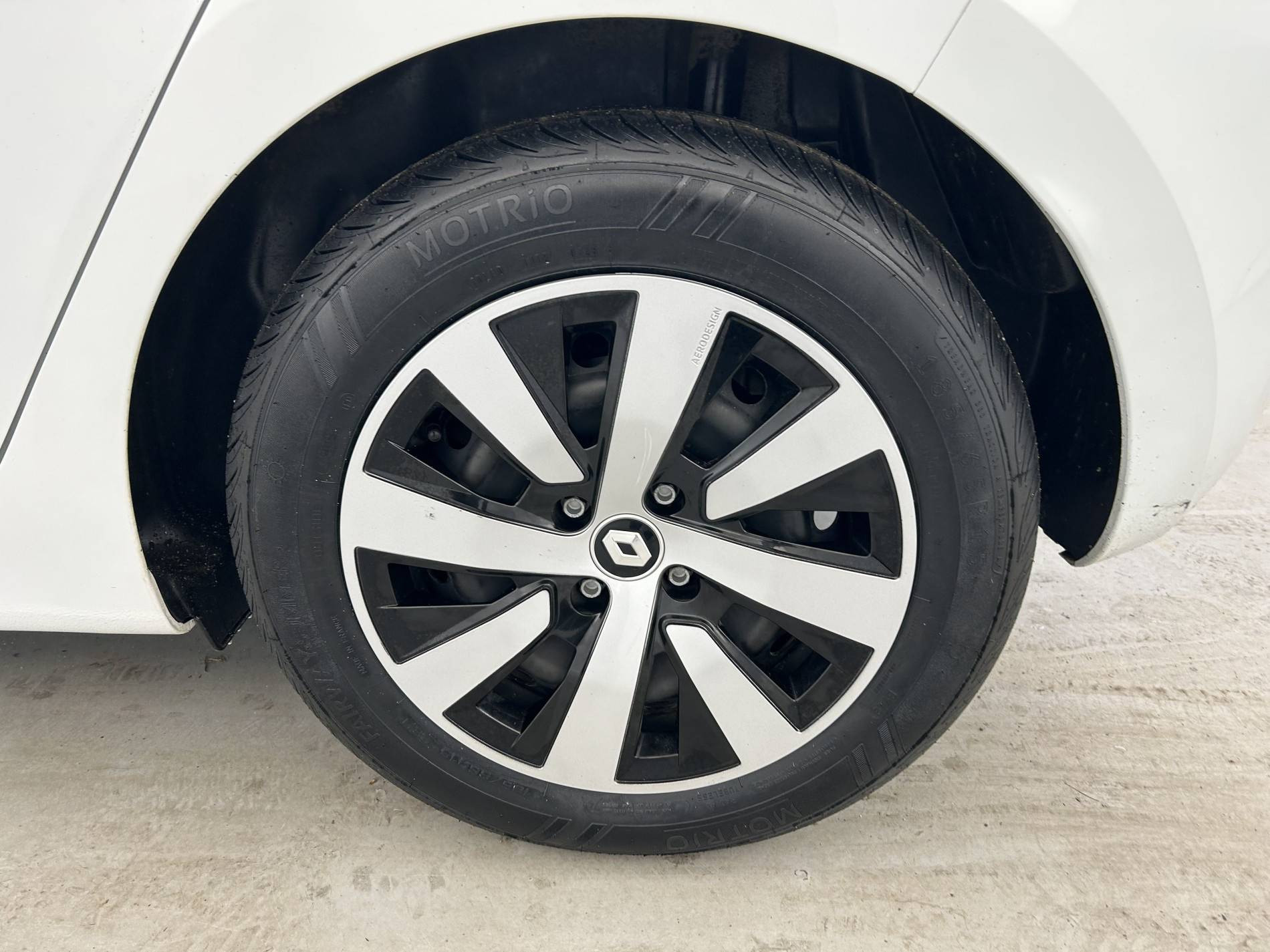 Vente en ligne Renault Clio 5 Clio E-Tech full hybrid 145 au prix de 15 890 €