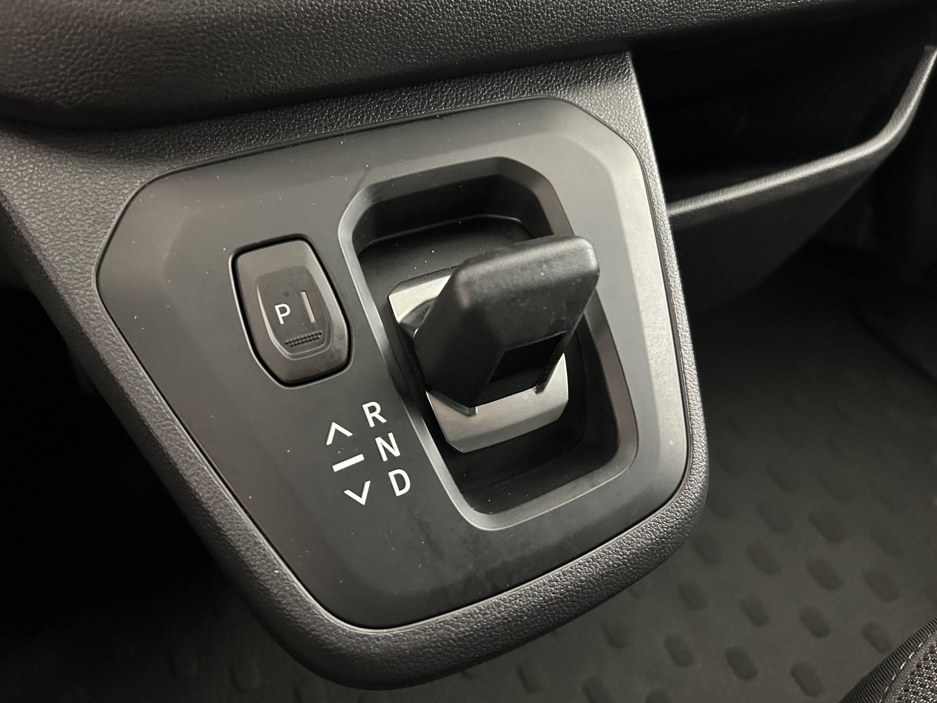 Vente en ligne Renault Trafic Cabine Approfondie  Boite Automatique BLUE DCI 150 L2H1 3T AUTO au prix de 36 490 €