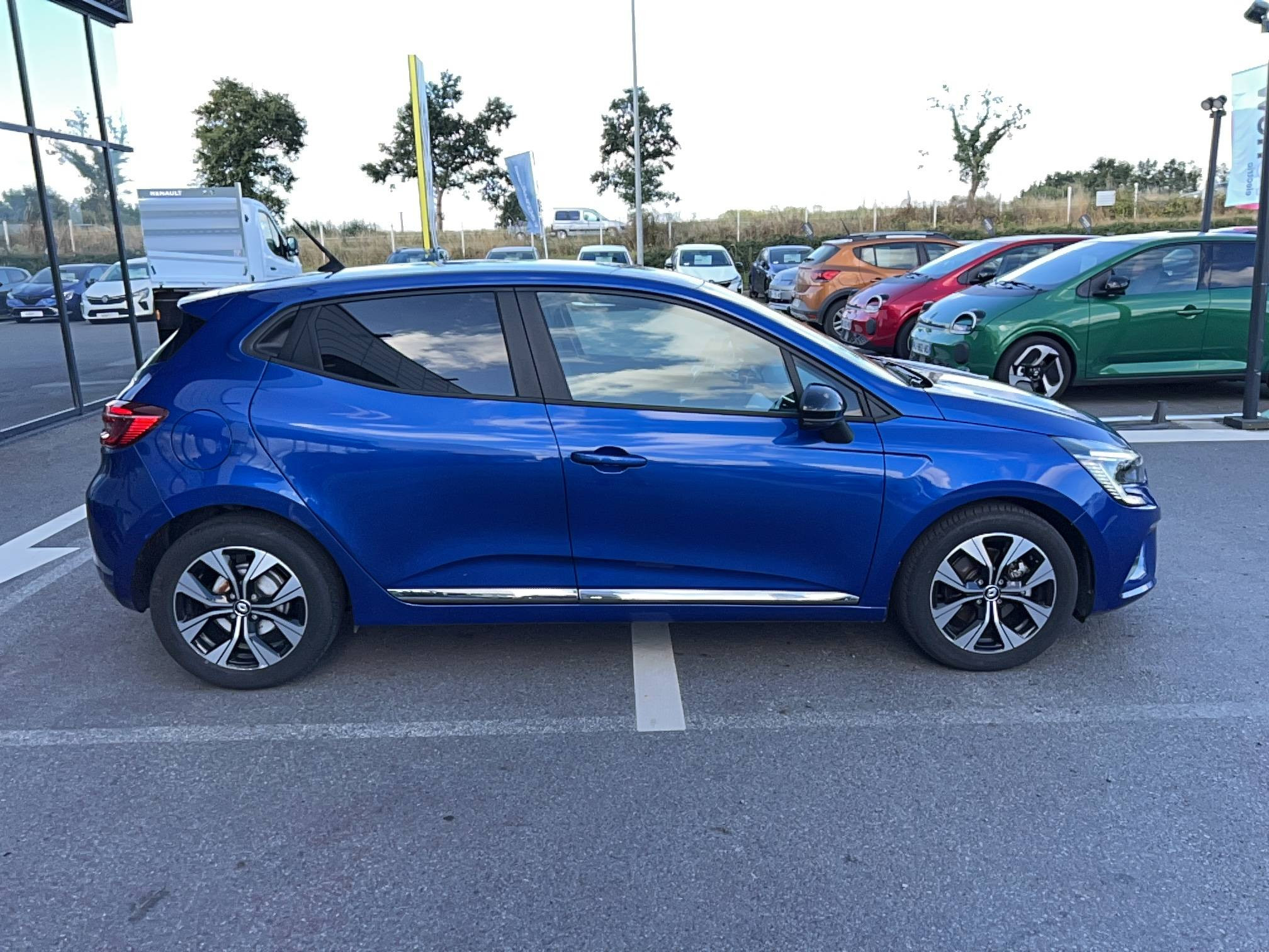 Vente en ligne Renault Clio 5 Clio E-Tech full hybrid 145 au prix de 16 990 €