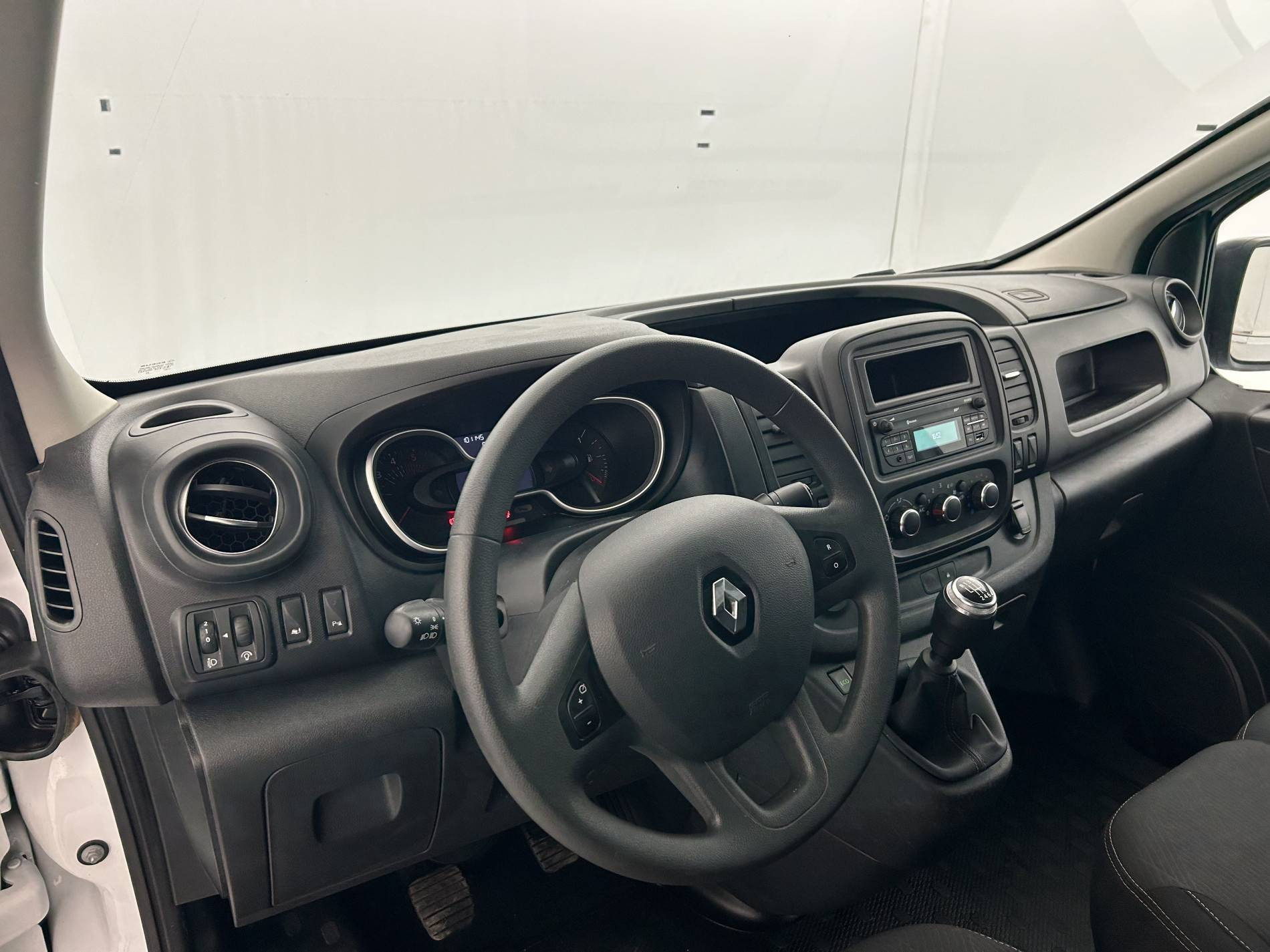 Vente en ligne Renault Trafic 3 Fourgon TRAFIC FGN L2H1 1300 KG DCI 120 au prix de 18 490 €