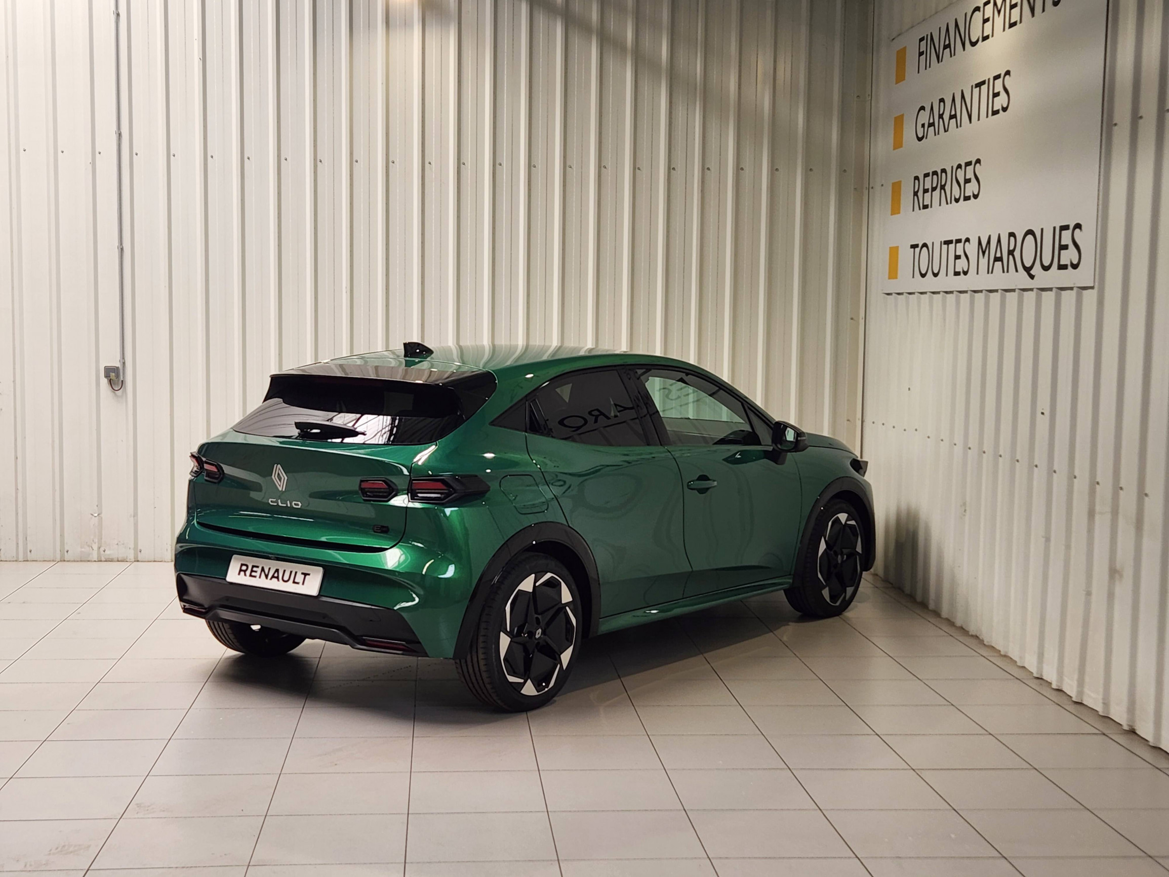 Vente en ligne Renault Clio 6 Clio E-Tech full hybrid 160 ch au prix de 26 190 €