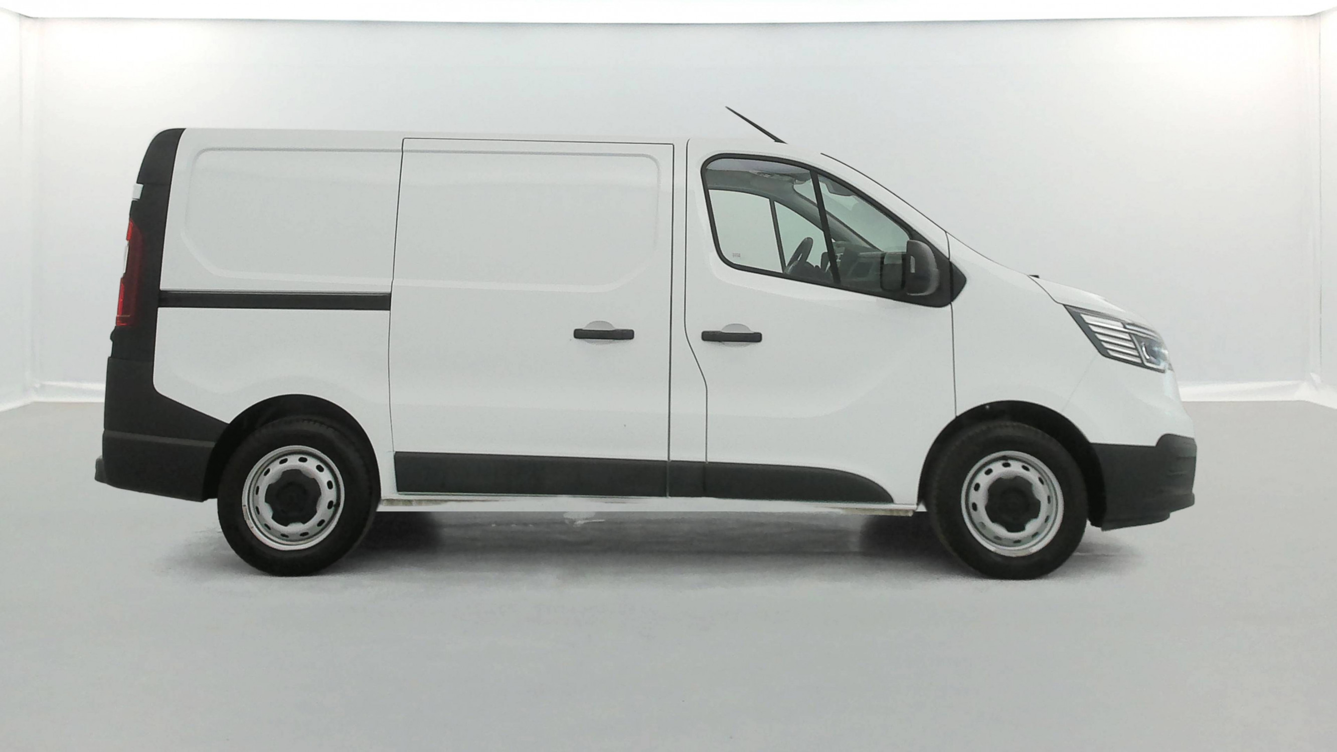 Vente en ligne Renault Trafic 3 Fourgon TRAFIC FG BLUE DCI 130 L1H1 3T GSR2 au prix de 25 390 €