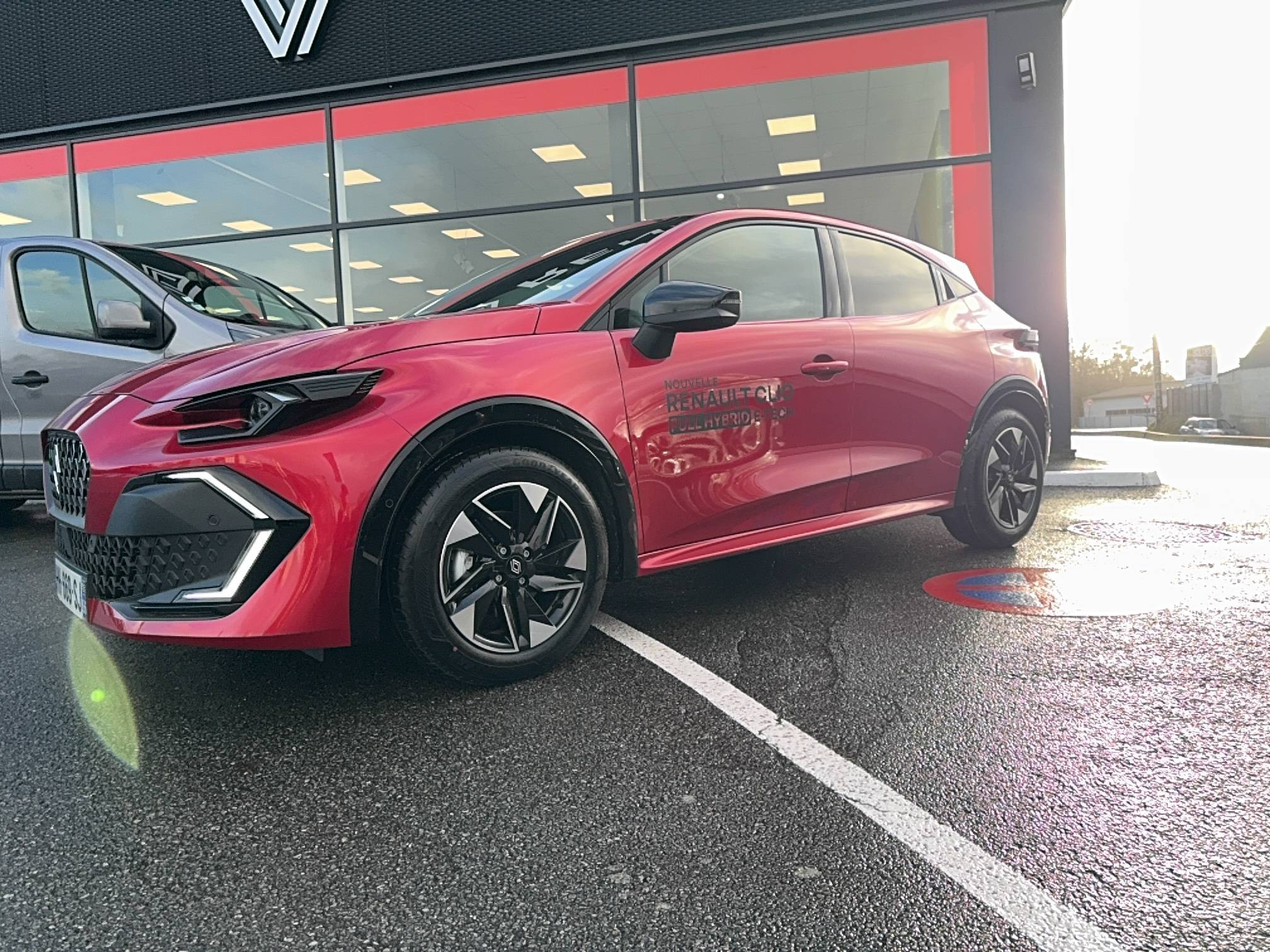 Vente en ligne Renault Clio 6 Clio E-Tech full hybrid 160 ch au prix de 27 230 €