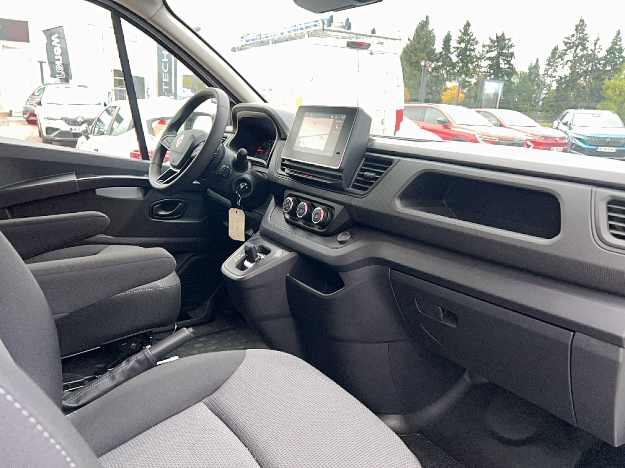 Vente en ligne Renault Trafic Cabine Approfondie TRAFIC CA L2H1 3T BLUE DCI 150 AUTO au prix de 35 990 €