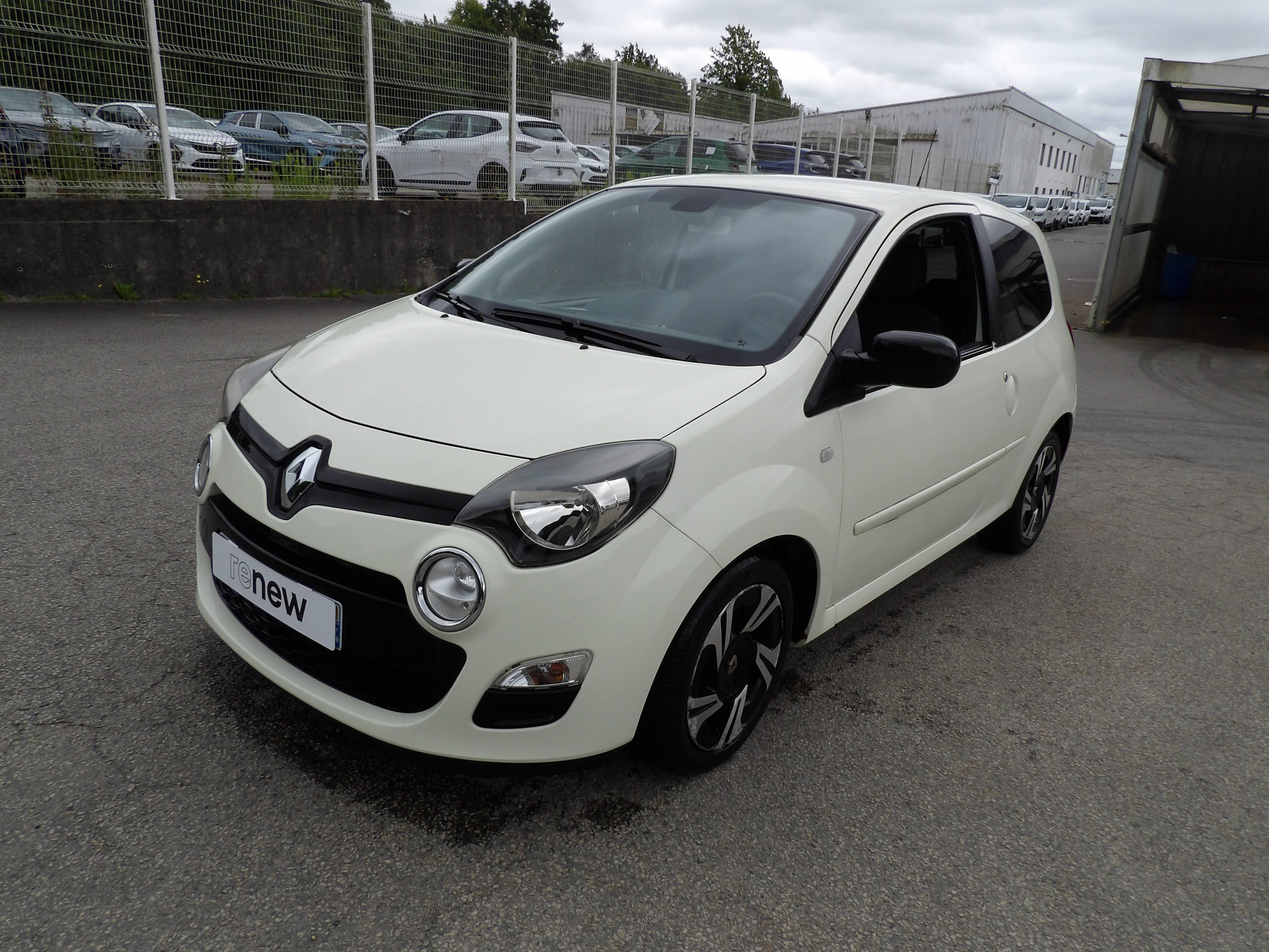 Vente en ligne Renault Twingo 2  1.2 LEV 16v 75 eco2 au prix de 7 499 €