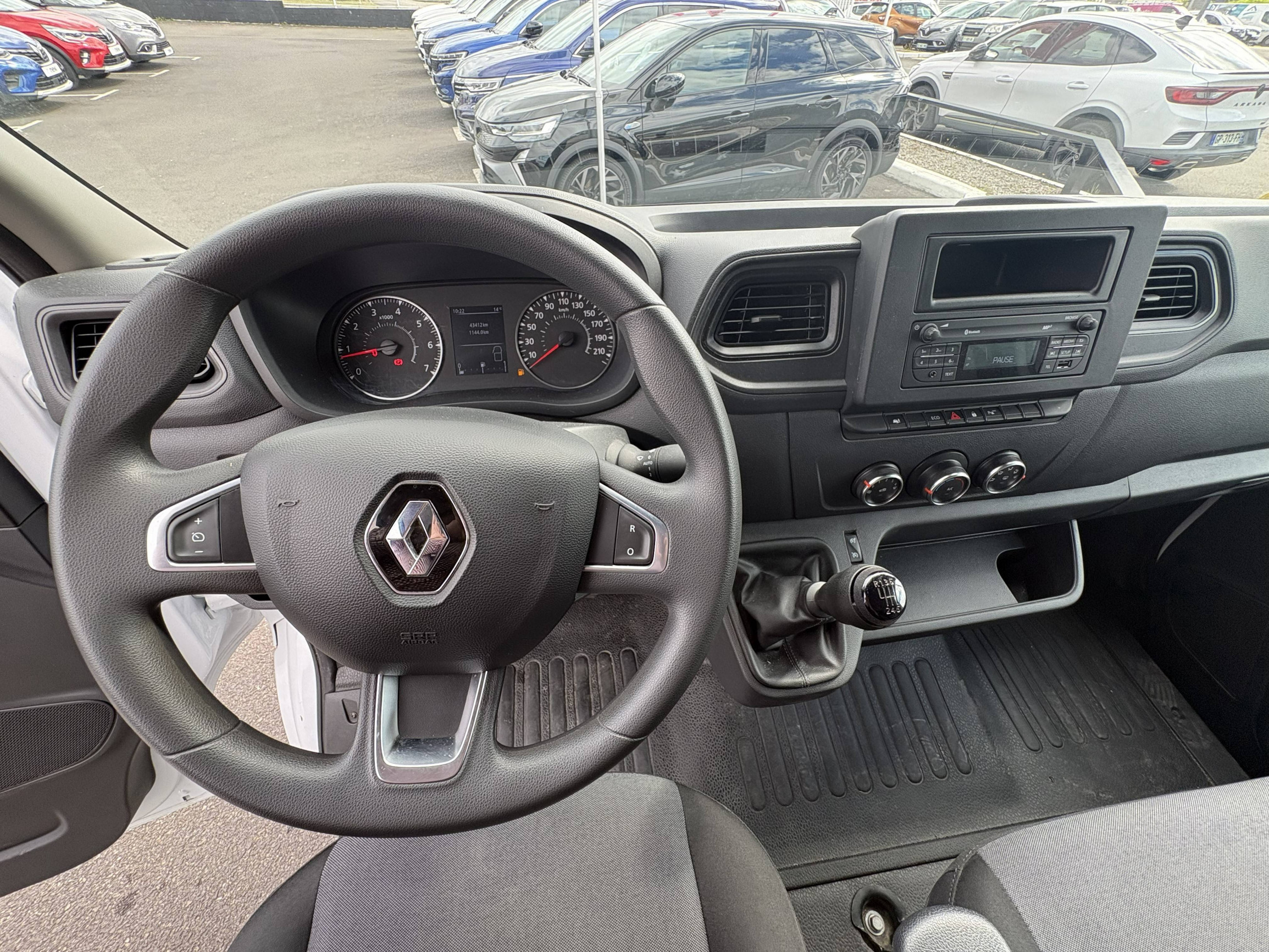 Vente en ligne Renault Master Fourgon MASTER FGN TRAC F3500 L2H2 BLUE DCI 135 au prix de 23 490 €
