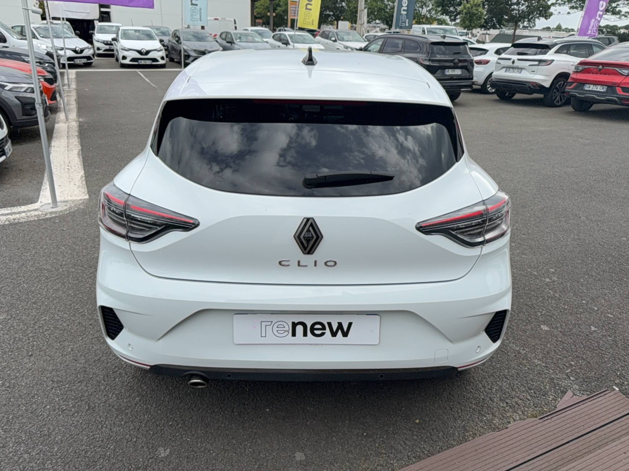 Vente en ligne Renault Clio 5 Clio TCe 90 au prix de 15 890 €