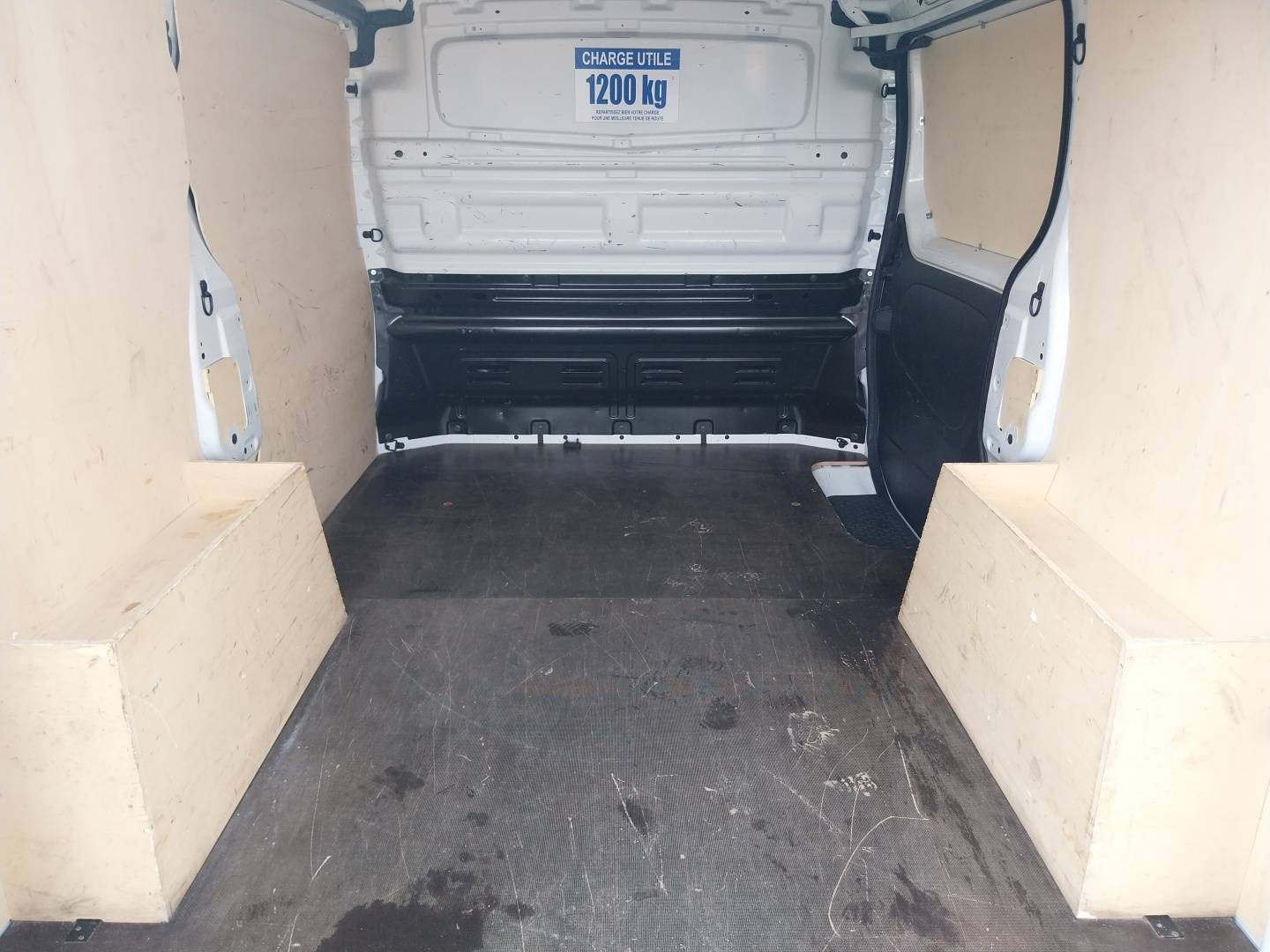 Vente en ligne Renault Trafic 3 Fourgon TRAFIC FGN L1H1 3000 KG BLUE DCI 130 au prix de 23 950 €