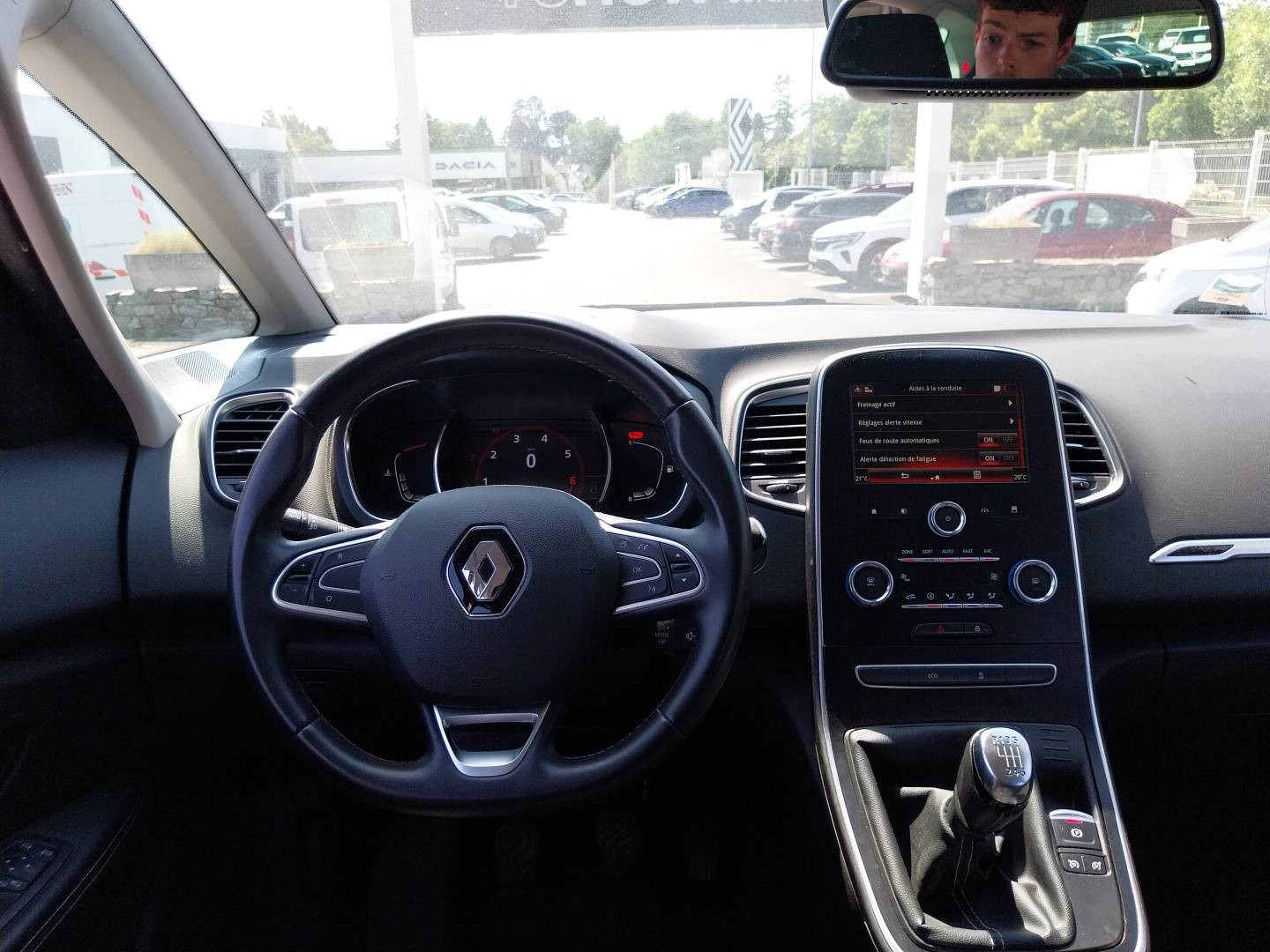Vente en ligne Renault Grand Scenic 4 Grand Scenic TCe 140 au prix de 19 590 €