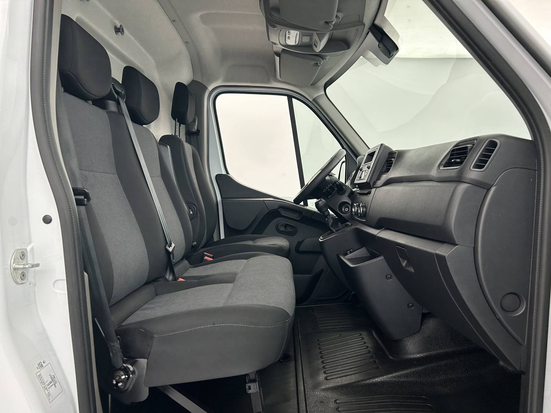 Vente en ligne Renault Master Fourgon MASTER FGN TRAC F3500 L2H2 BLUE DCI 135 au prix de 25 490 €