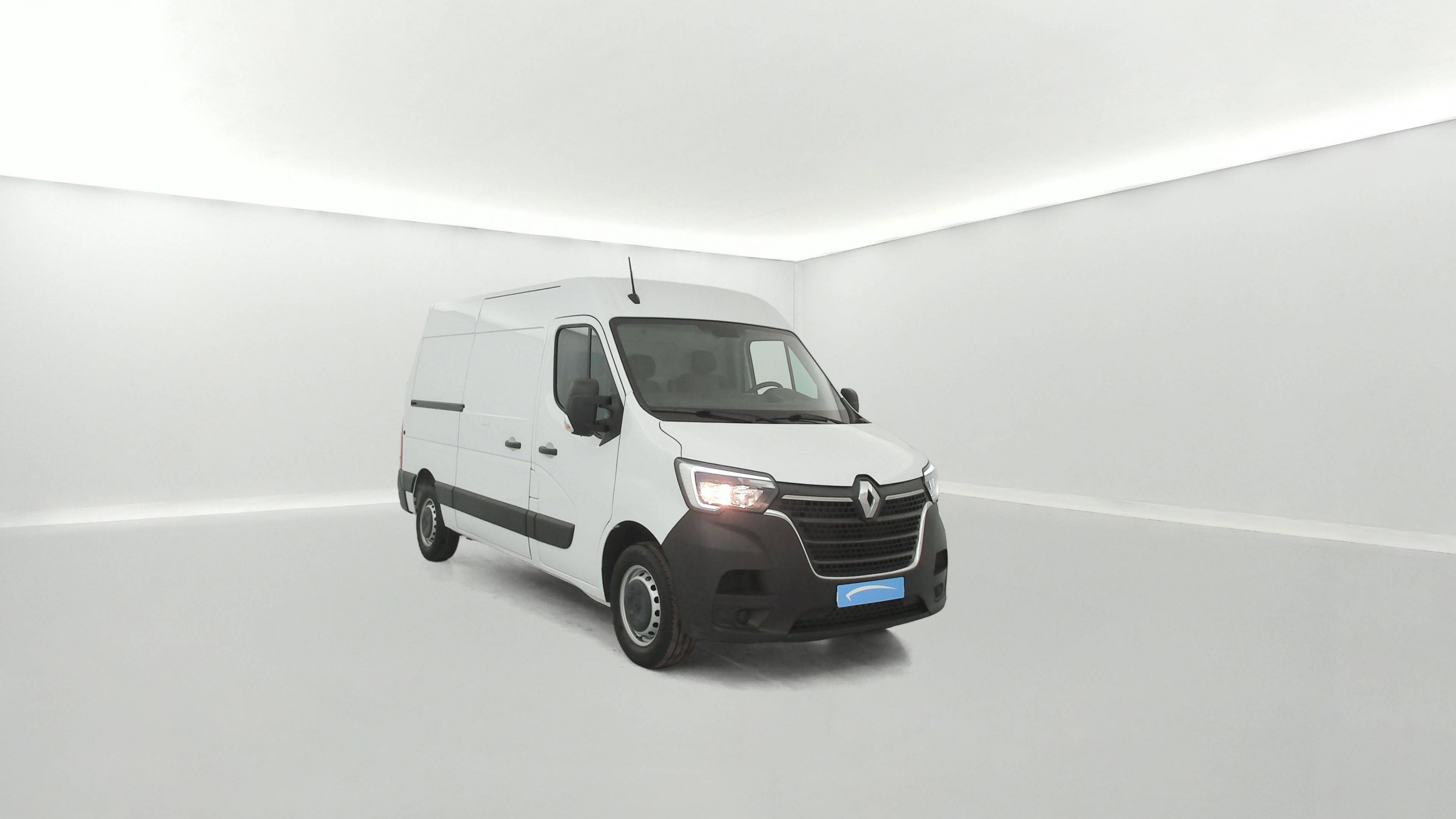 Vente en ligne Renault Master Fourgon MASTER FGN TRAC F3500 L2H2 BLUE DCI 135 au prix de 23 990 €