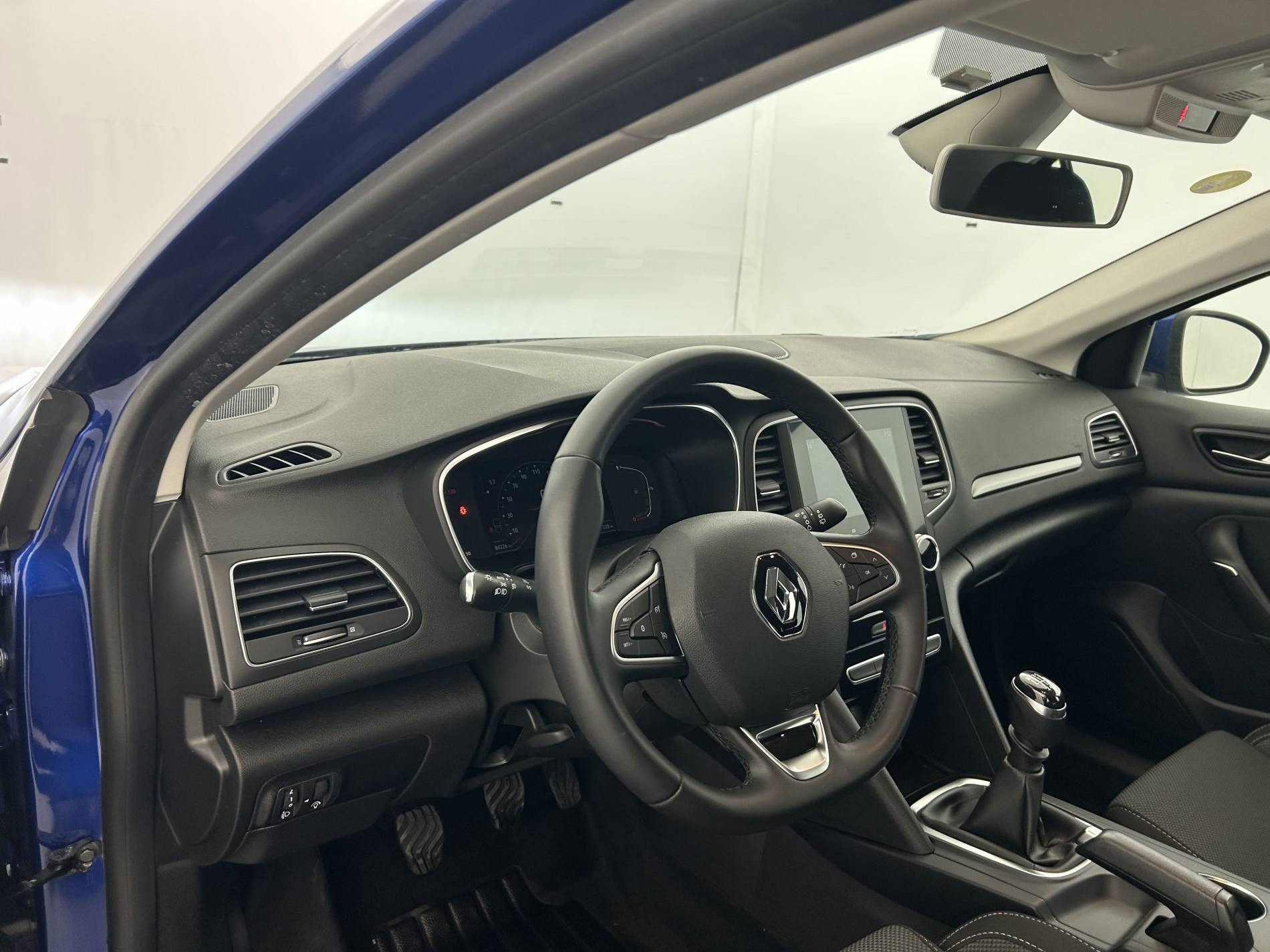 Vente en ligne Renault Megane 4  Blue dCi 115 au prix de 16 490 €