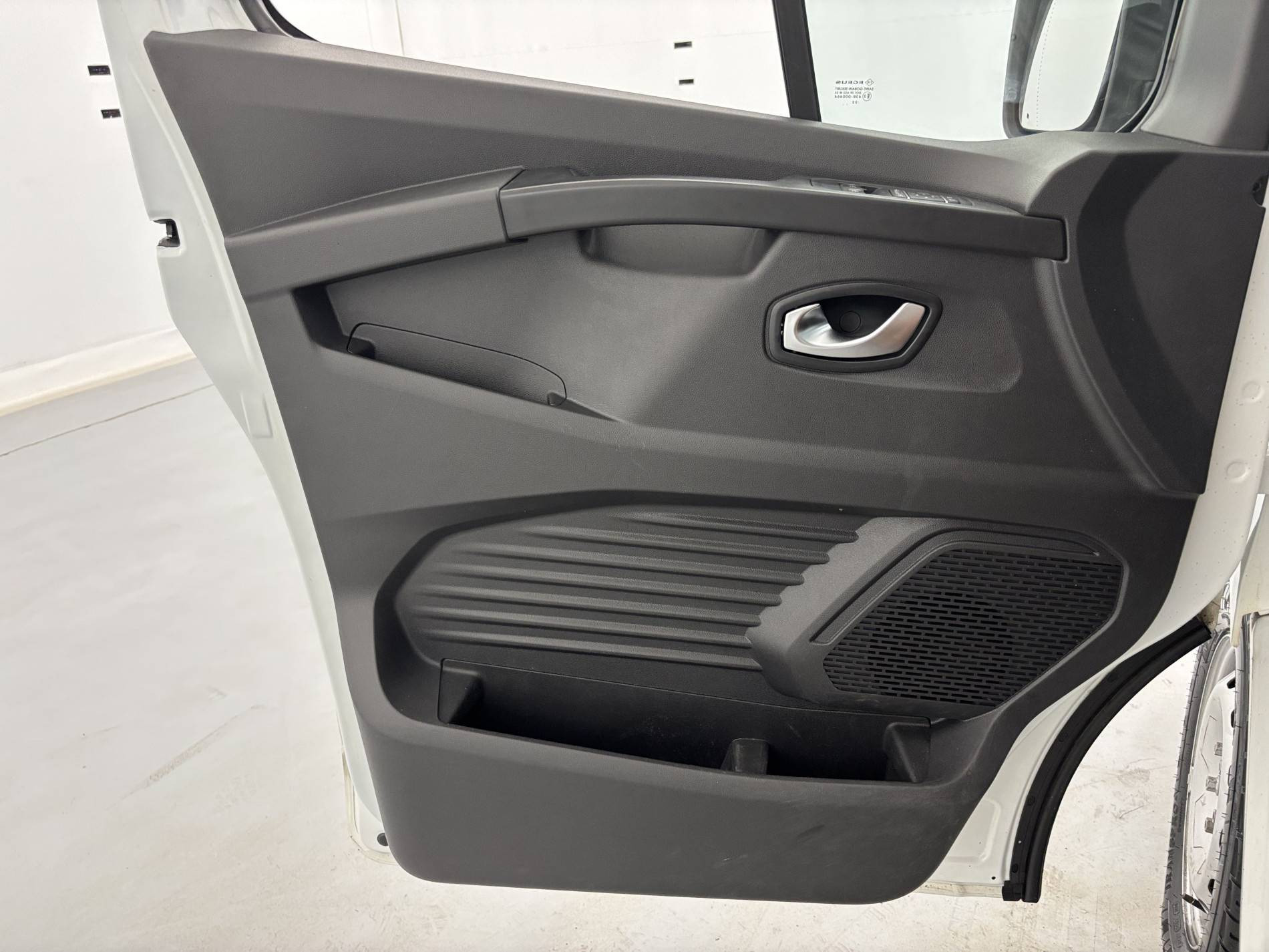 Vente en ligne Renault Trafic 3 Fourgon TRAFIC FGN L2H1 3000 KG BLUE DCI 130 au prix de 21 990 €