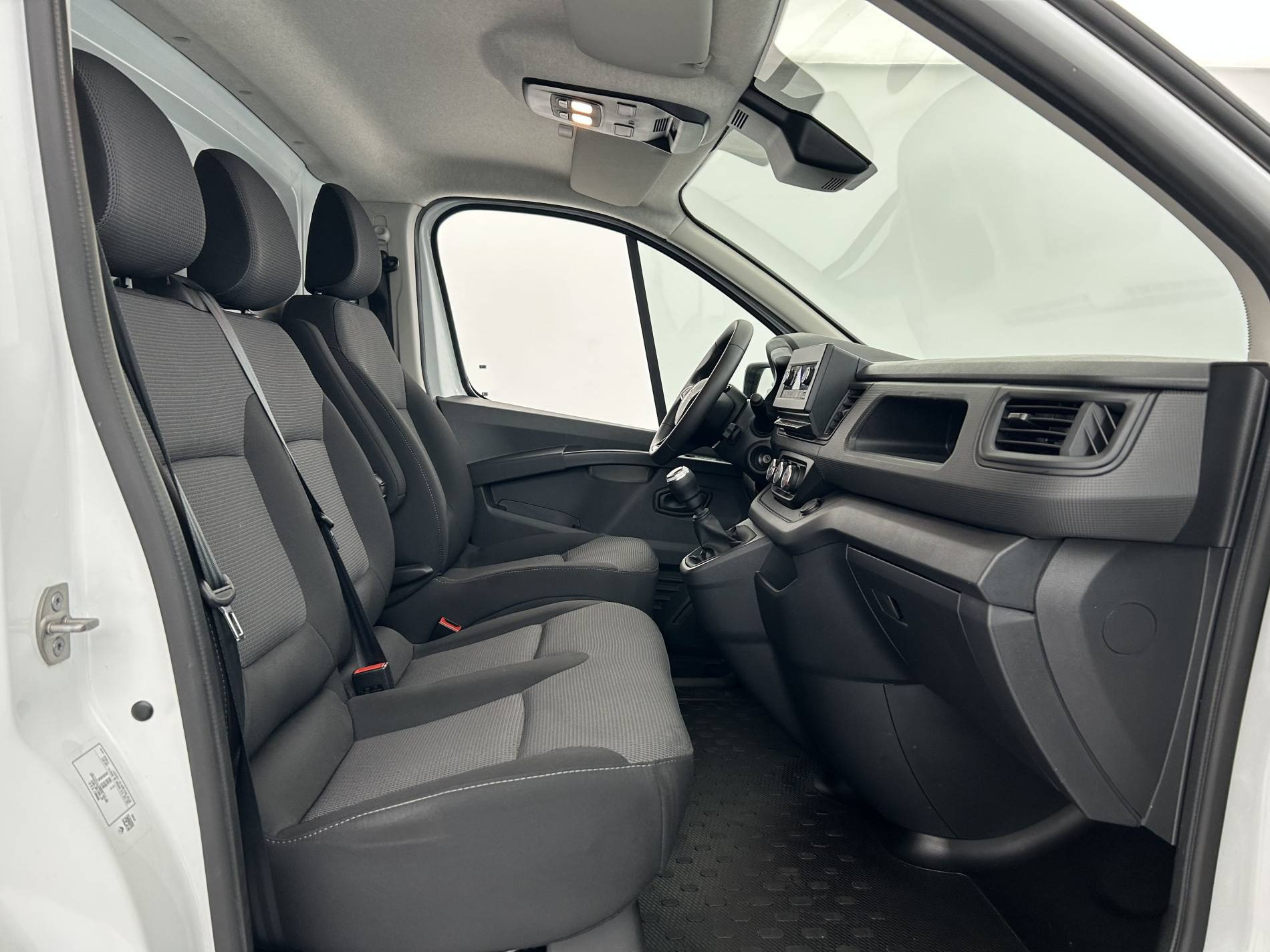 Vente en ligne Renault Trafic 3 Fourgon TRAFIC FGN L2H1 3000 KG BLUE DCI 130 au prix de 24 590 €
