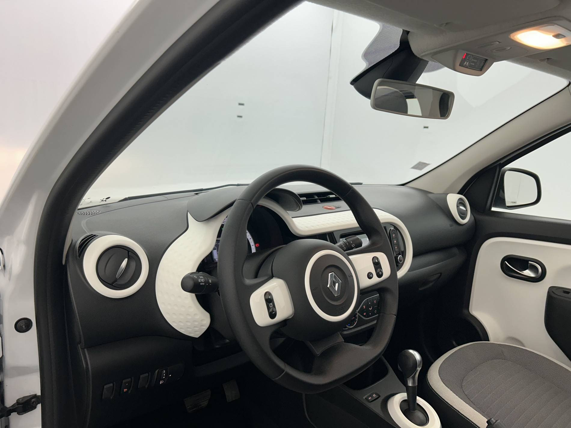 Vente en ligne Renault Twingo Electrique Twingo III E-Tech au prix de 11 990 €