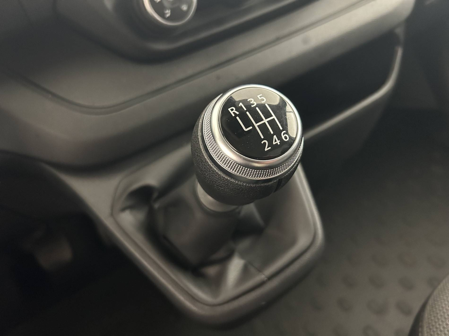 Vente en ligne Renault Trafic 3 Fourgon TRAFIC FG BLUE DCI 130 L1H1 3T GSR2 au prix de 23 990 €