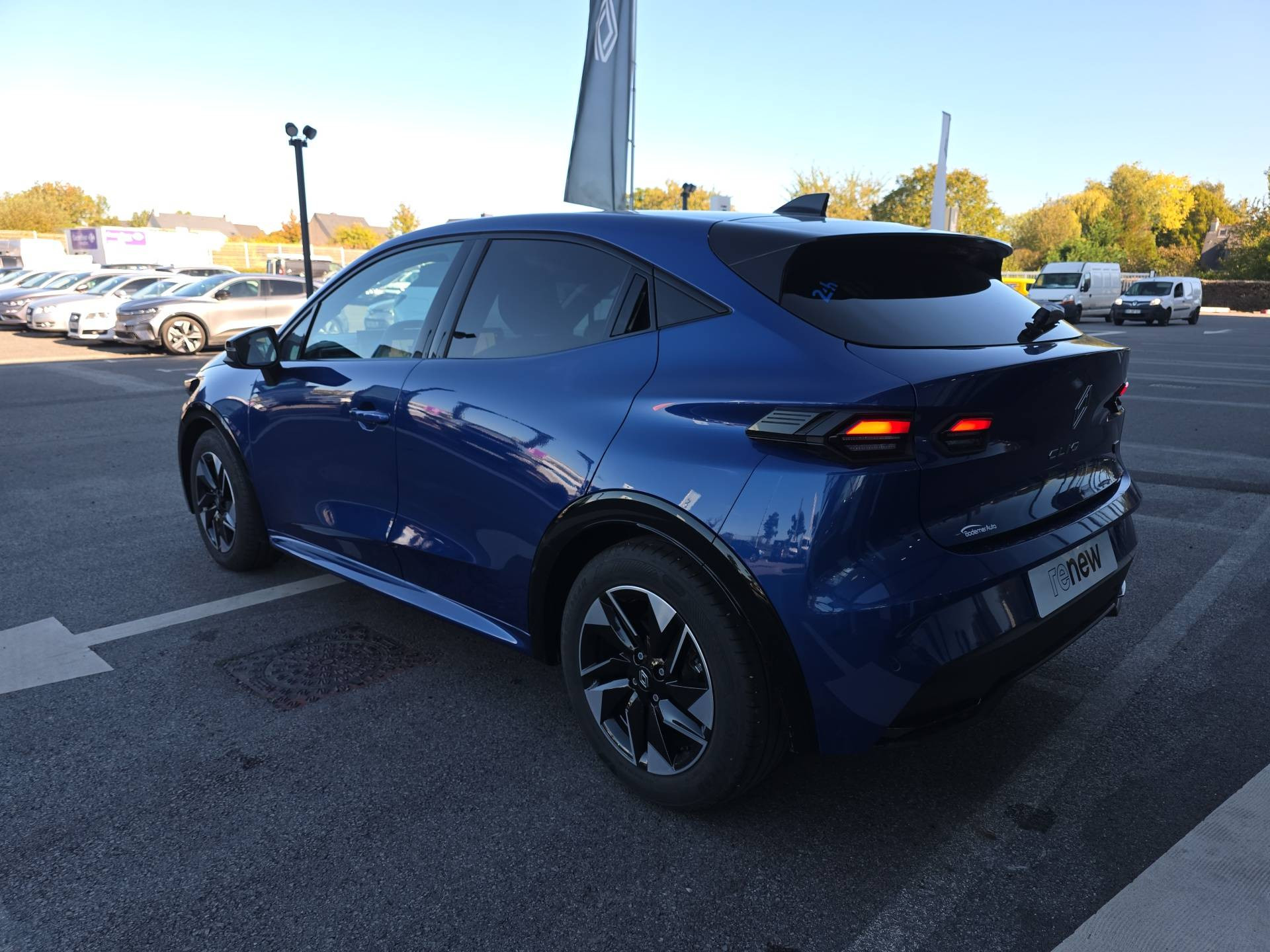 Vente en ligne Renault Clio 6 Clio E-Tech full hybrid 160 ch au prix de 25 900 €