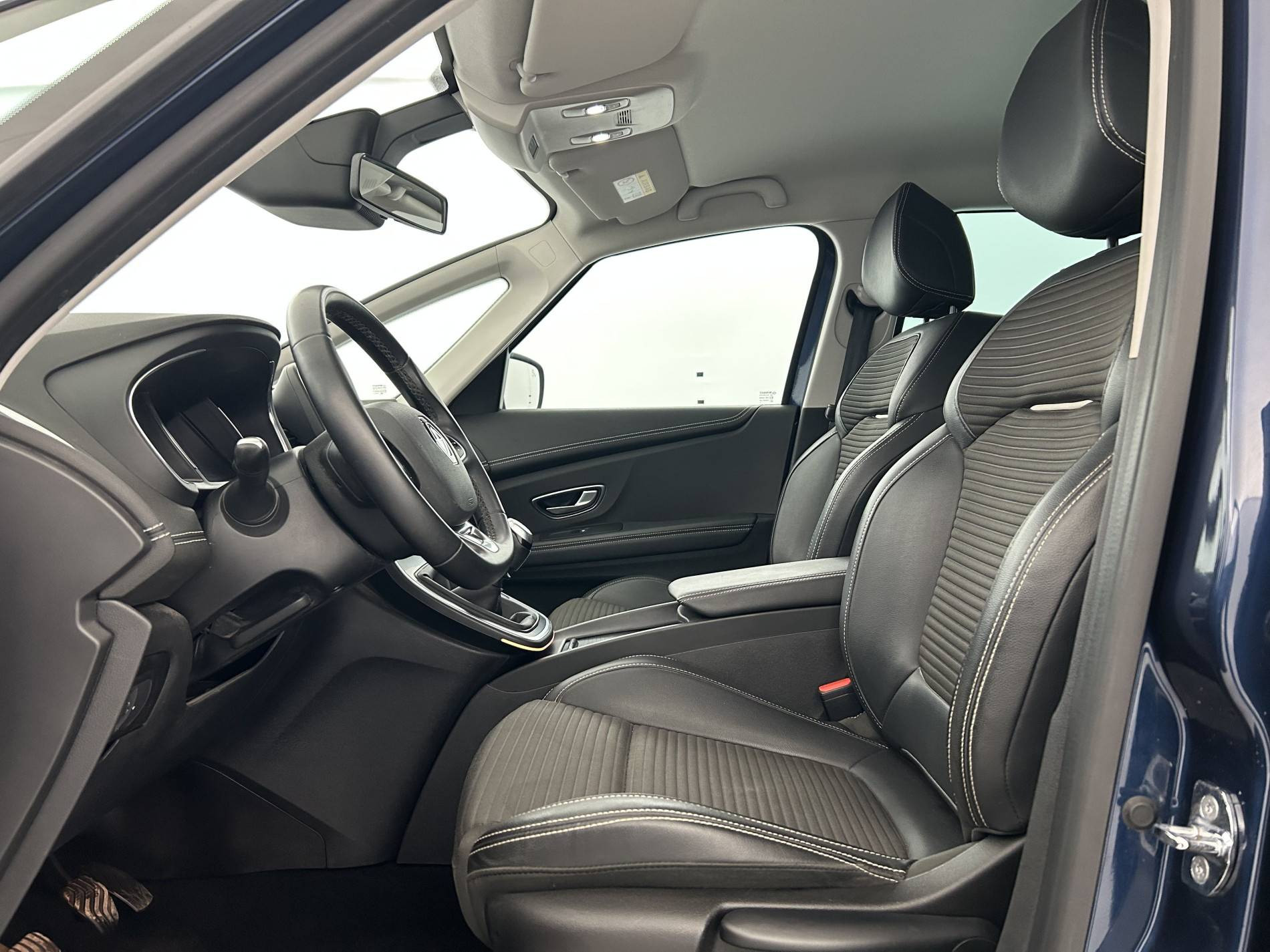 Vente en ligne Renault Scenic 4 Scenic Blue dCi 120 au prix de 16 390 €