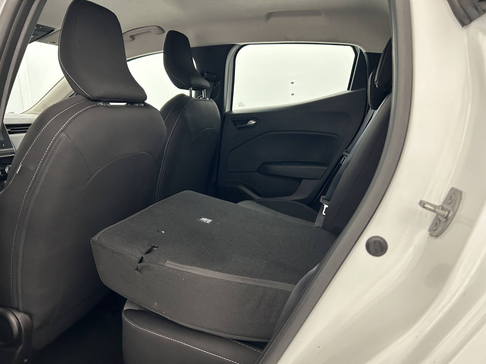 Vente en ligne Renault Clio 5 Clio E-Tech full hybrid 145 ch GSR2 au prix de 20 490 €