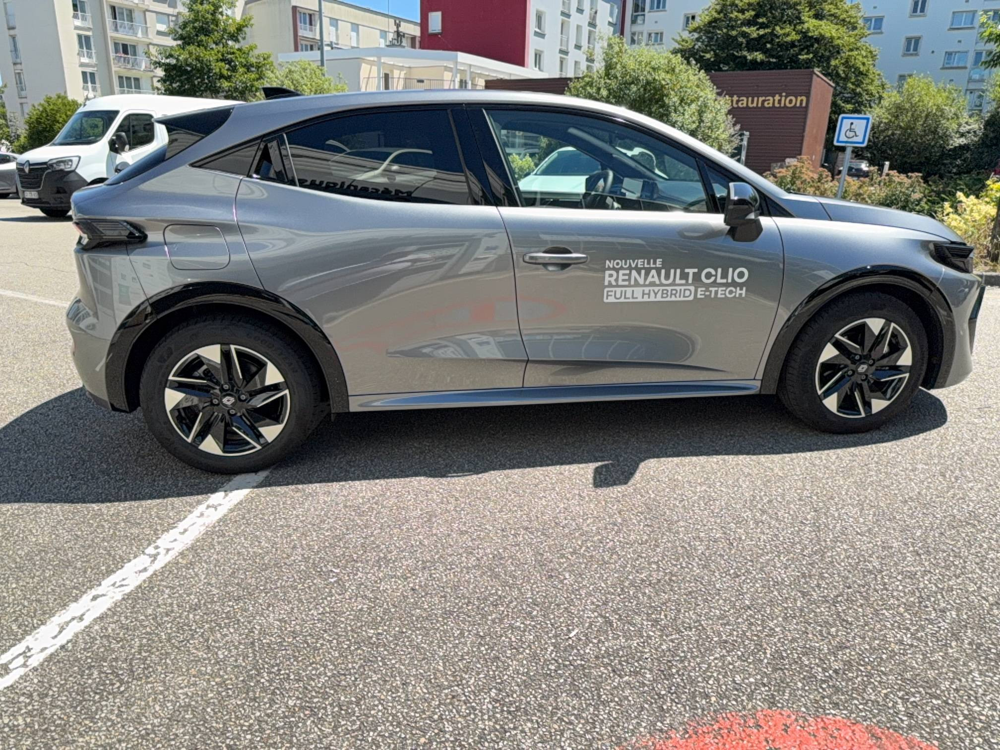 Vente en ligne Renault Clio 6 Clio E-Tech full hybrid 160 ch au prix de 25 990 €