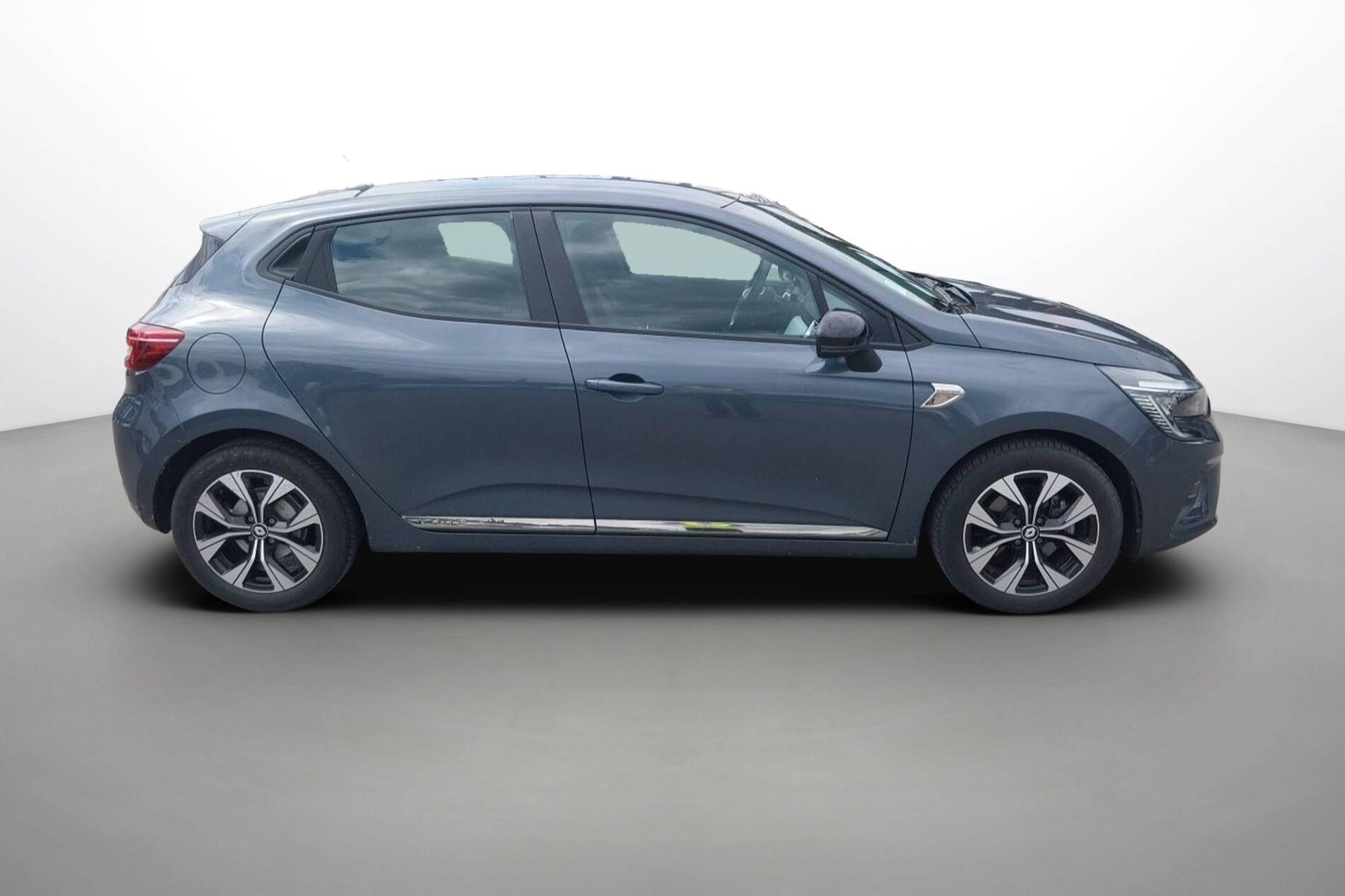 Vente en ligne Renault Clio 5 Clio E-Tech 140 - 21N au prix de 17 000 €