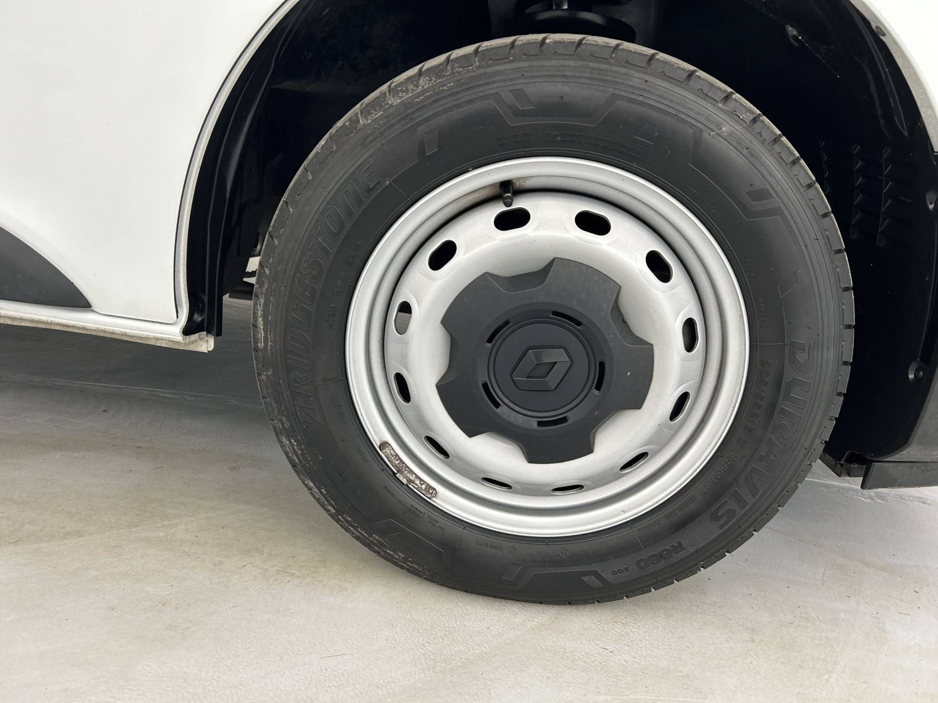 Vente en ligne Renault Trafic 3 Fourgon TRAFIC FG BLUE DCI 130 L1H1 3T GSR2 au prix de 26 750 €