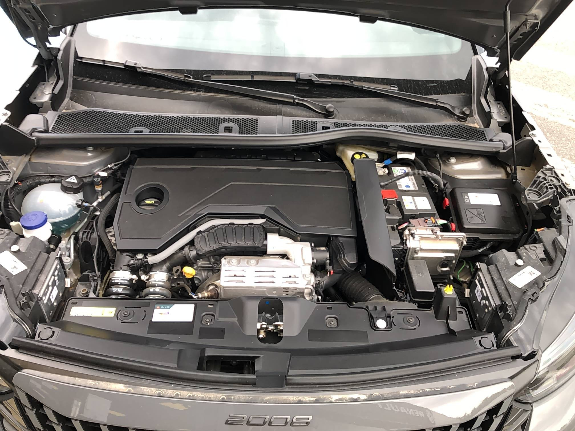 Vente en ligne Peugeot 2008  Hybrid 145 e-DCS6 au prix de 27 770 €