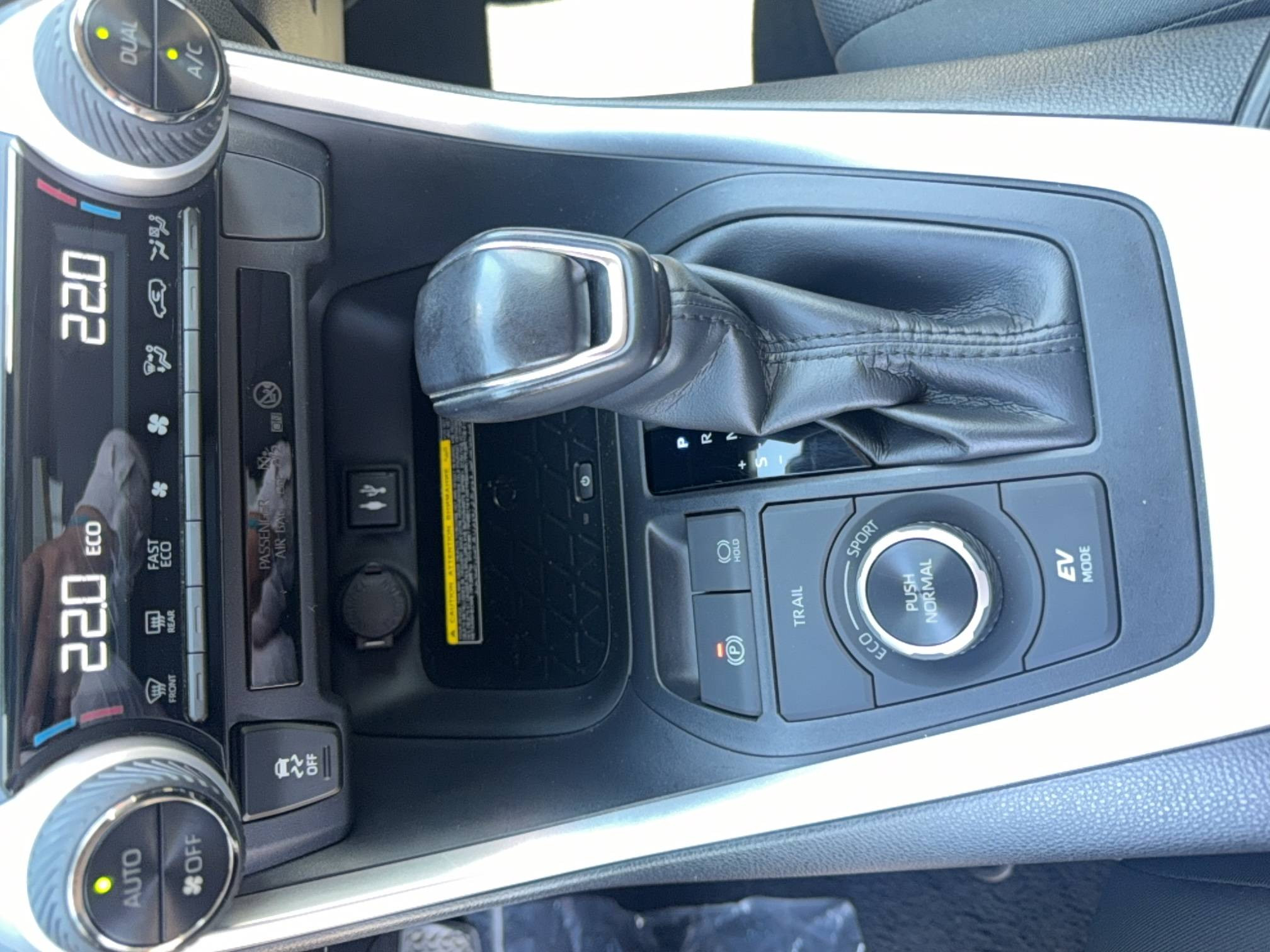 Vente en ligne Toyota RAV4  222 ch AWD-i au prix de 25 490 €