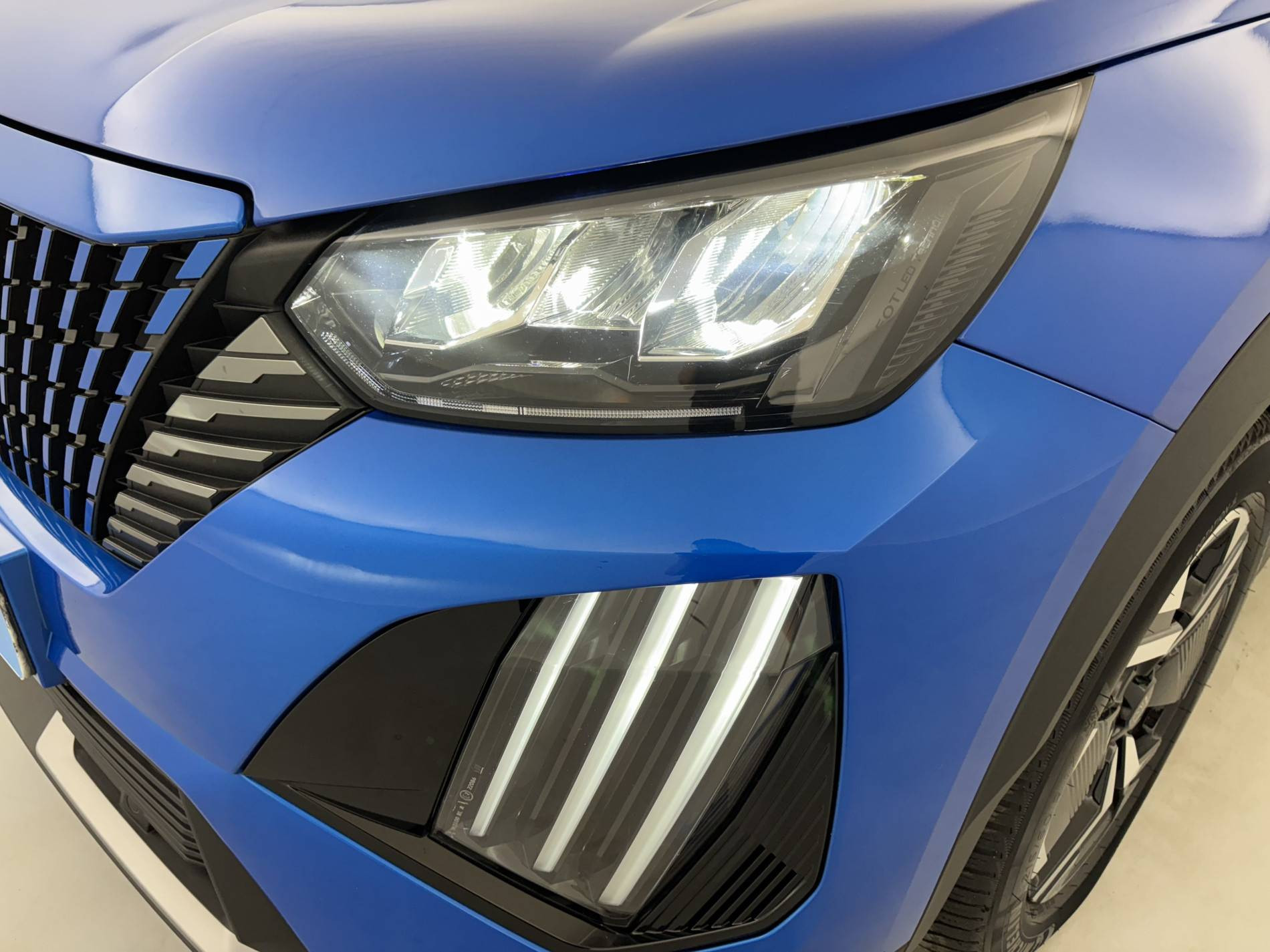 Vente en ligne Peugeot 2008  Hybrid 136 e-DCS6 au prix de 19 990 €