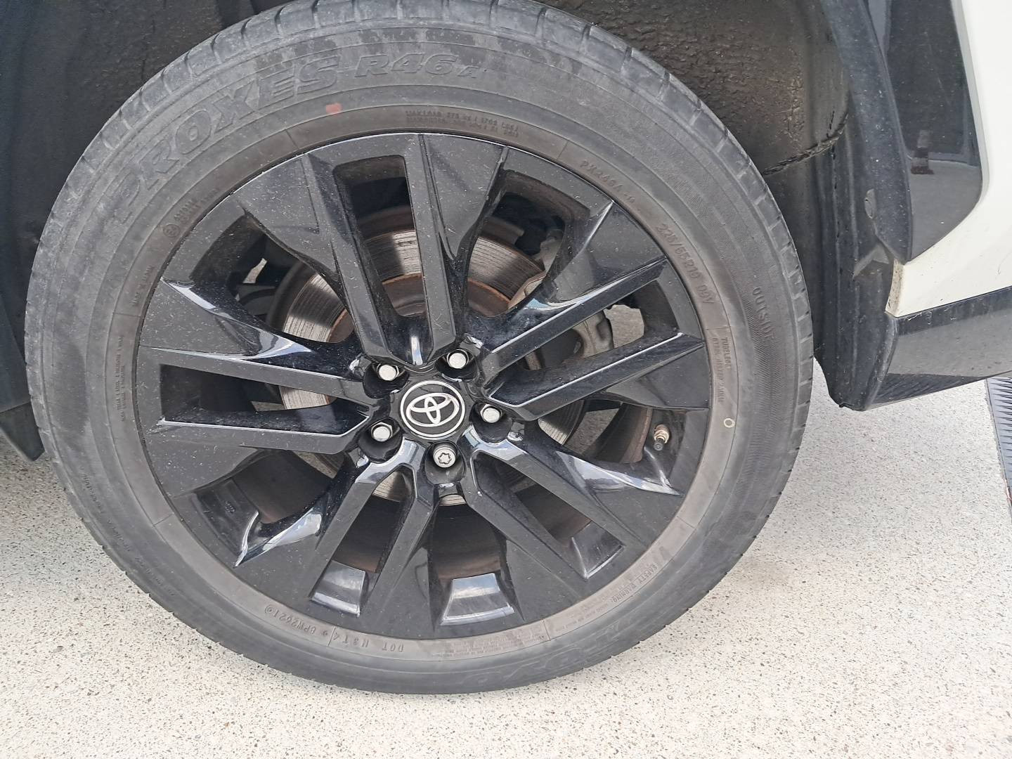 Vente en ligne Toyota RAV4 RAV4 Hybride 222 ch AWD-i au prix de 36 990 €