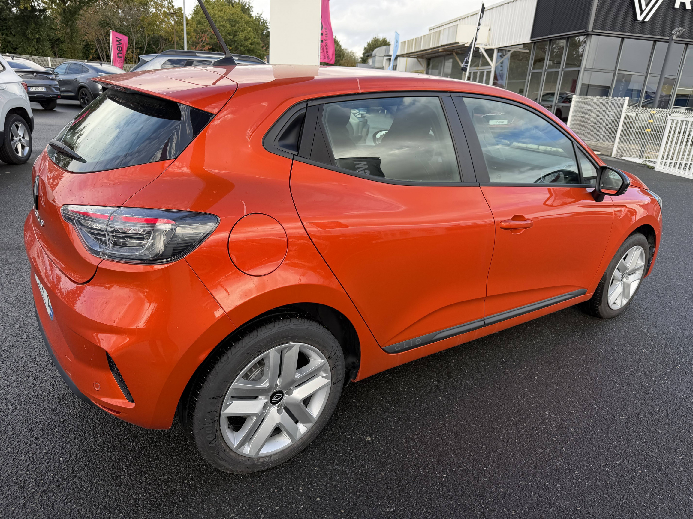 Vente en ligne Renault Clio 5 Clio dCi 100 au prix de 15 490 €