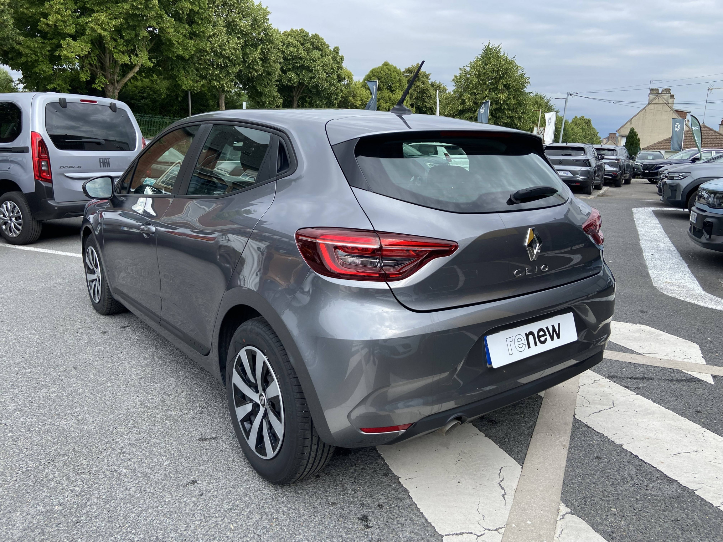 Vente en ligne Renault Clio 5 Clio TCe 90 au prix de 13 990 €