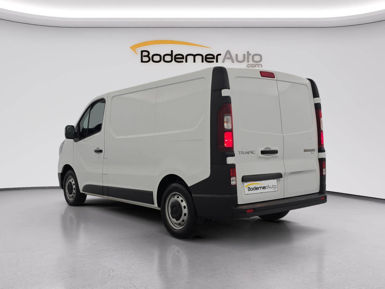 Vente en ligne Renault Trafic 3 Fourgon TRAFIC FG BLUE DCI 130 L1H1 3T GSR2 au prix de 23 900 €