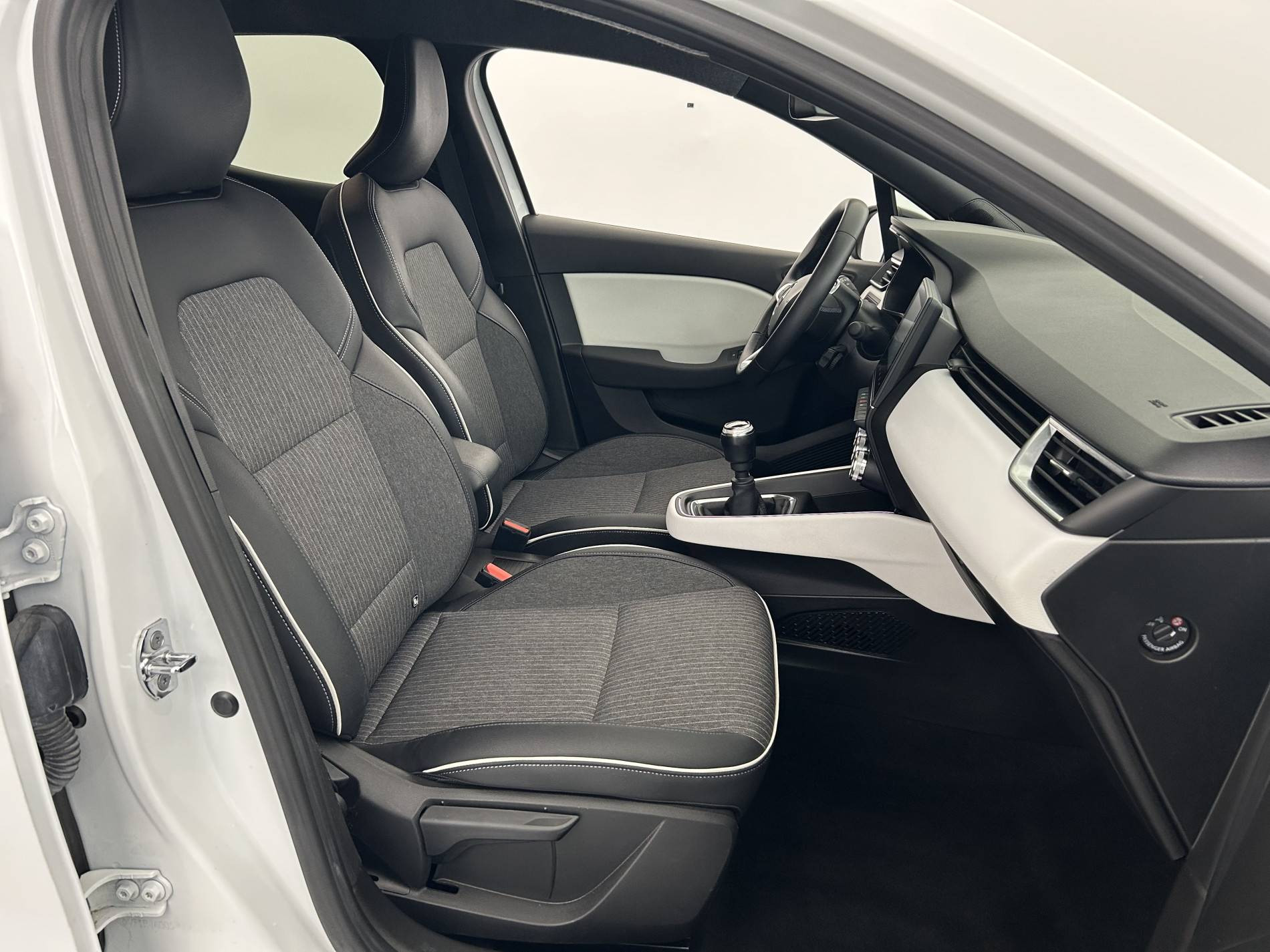 Vente en ligne Renault Clio 5 Clio TCe 90 au prix de 15 690 €