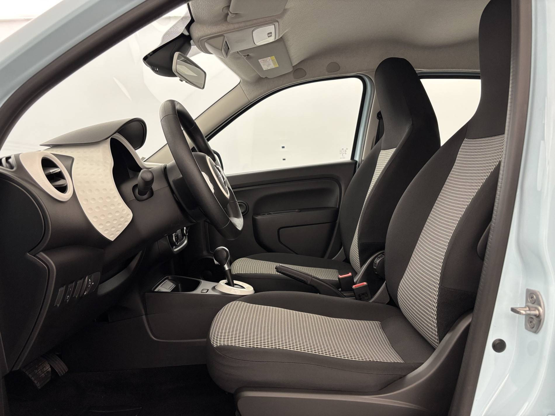 Vente en ligne Renault Twingo Electrique Twingo III E-Tech au prix de 13 890 €