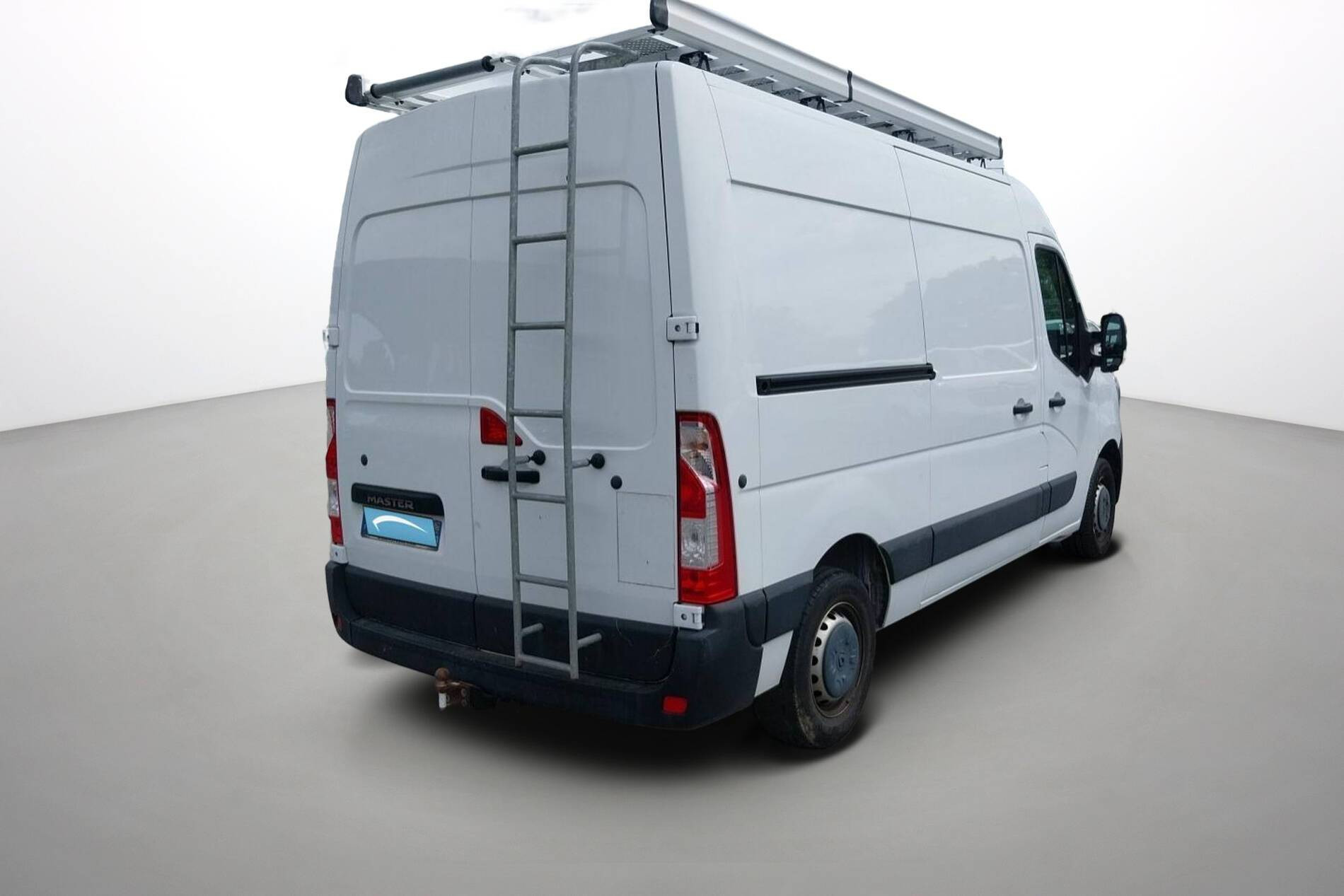 Vente en ligne Renault Master Fourgon MASTER FGN TRAC F3300 L2H2 DCI 135 au prix de 20 890 €