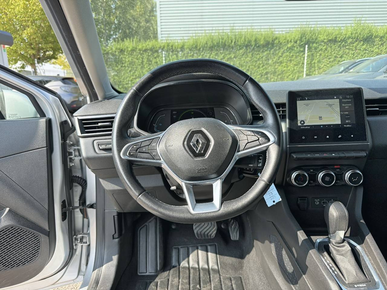 Vente en ligne Renault Clio 5 Clio E-Tech 140 - 21N au prix de 13 990 €