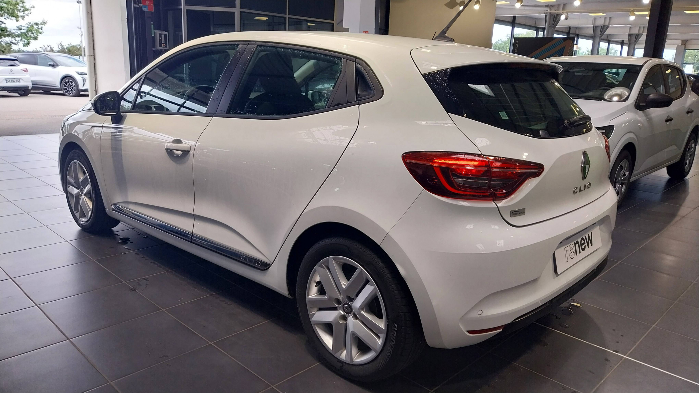 Vente en ligne Renault Clio 5 Clio E-Tech 140 - 21N au prix de 14 890 €
