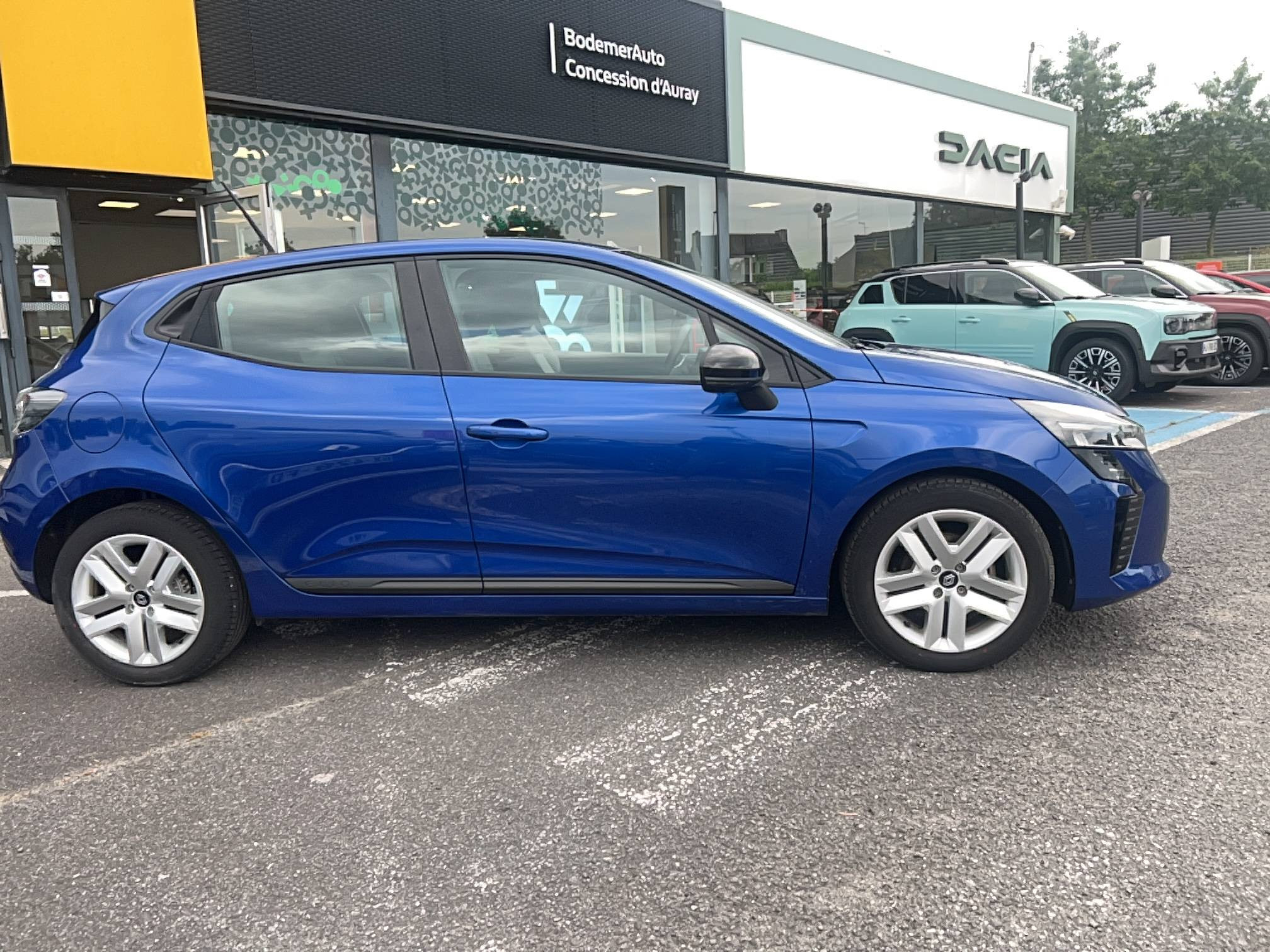 Vente en ligne Renault Clio 5 Clio TCe 90 au prix de 15 990 €