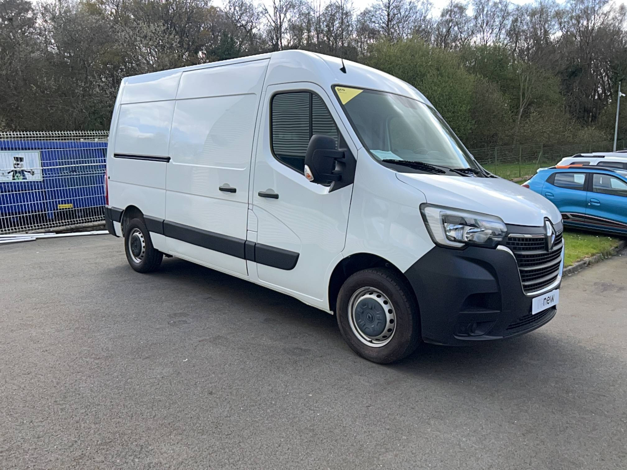 Vente en ligne Renault Master Fourgon MASTER FGN TRAC F3500 L2H2 BLUE DCI 135 au prix de 23 590 €