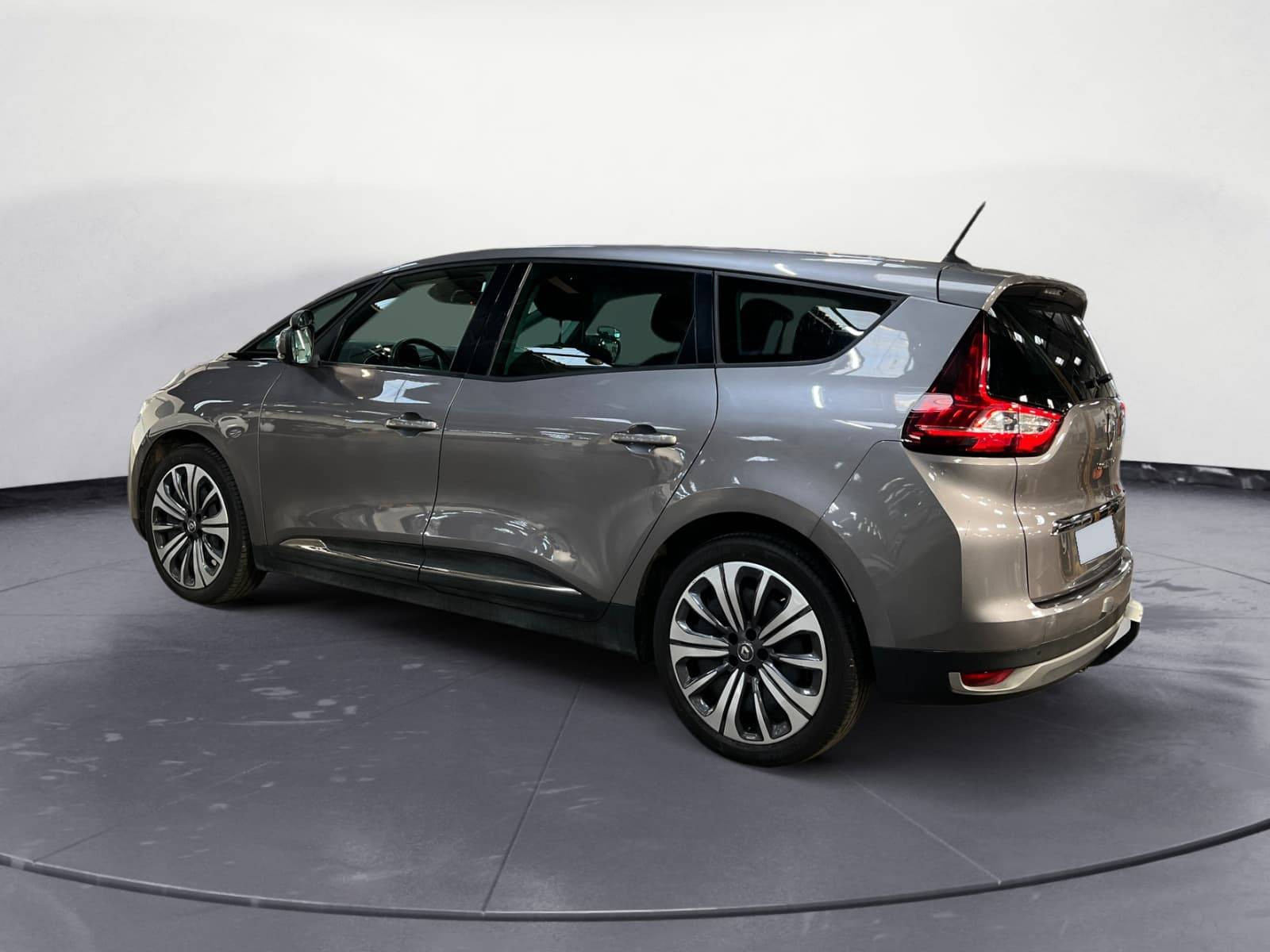 Vente en ligne Renault Grand Scenic 4 Grand Scenic TCe 140 au prix de 21 990 €