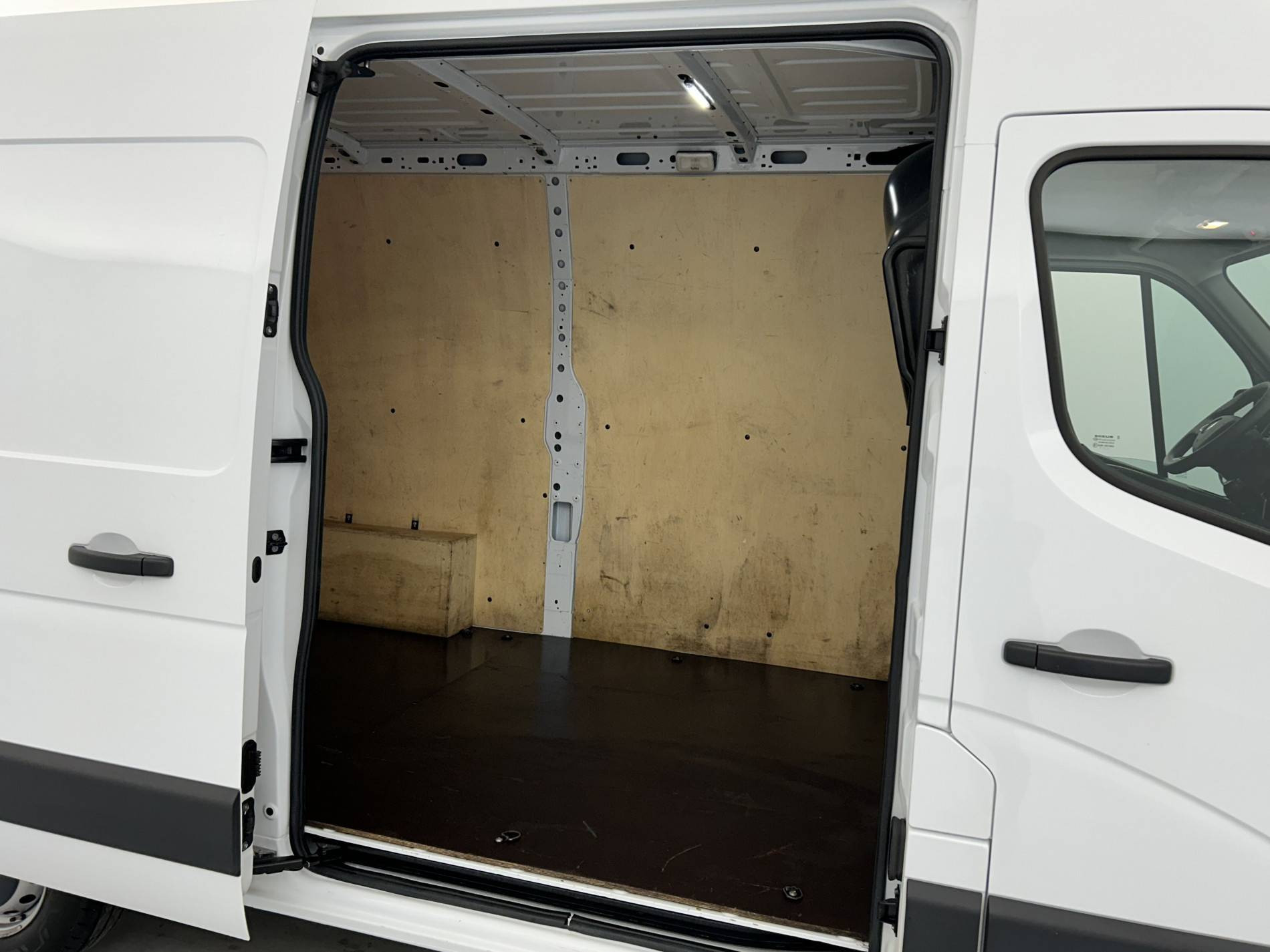 Vente en ligne Renault Master Fourgon MASTER FGN TRAC F3500 L2H2 BLUE DCI 135 au prix de 23 790 €