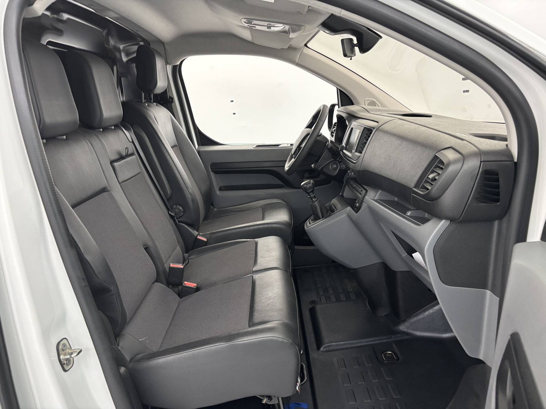 Vente en ligne Citroën Jumper Fourgon JUMPY FGN M BLUEHDI 120 S&S BVM6 au prix de 19 490 €