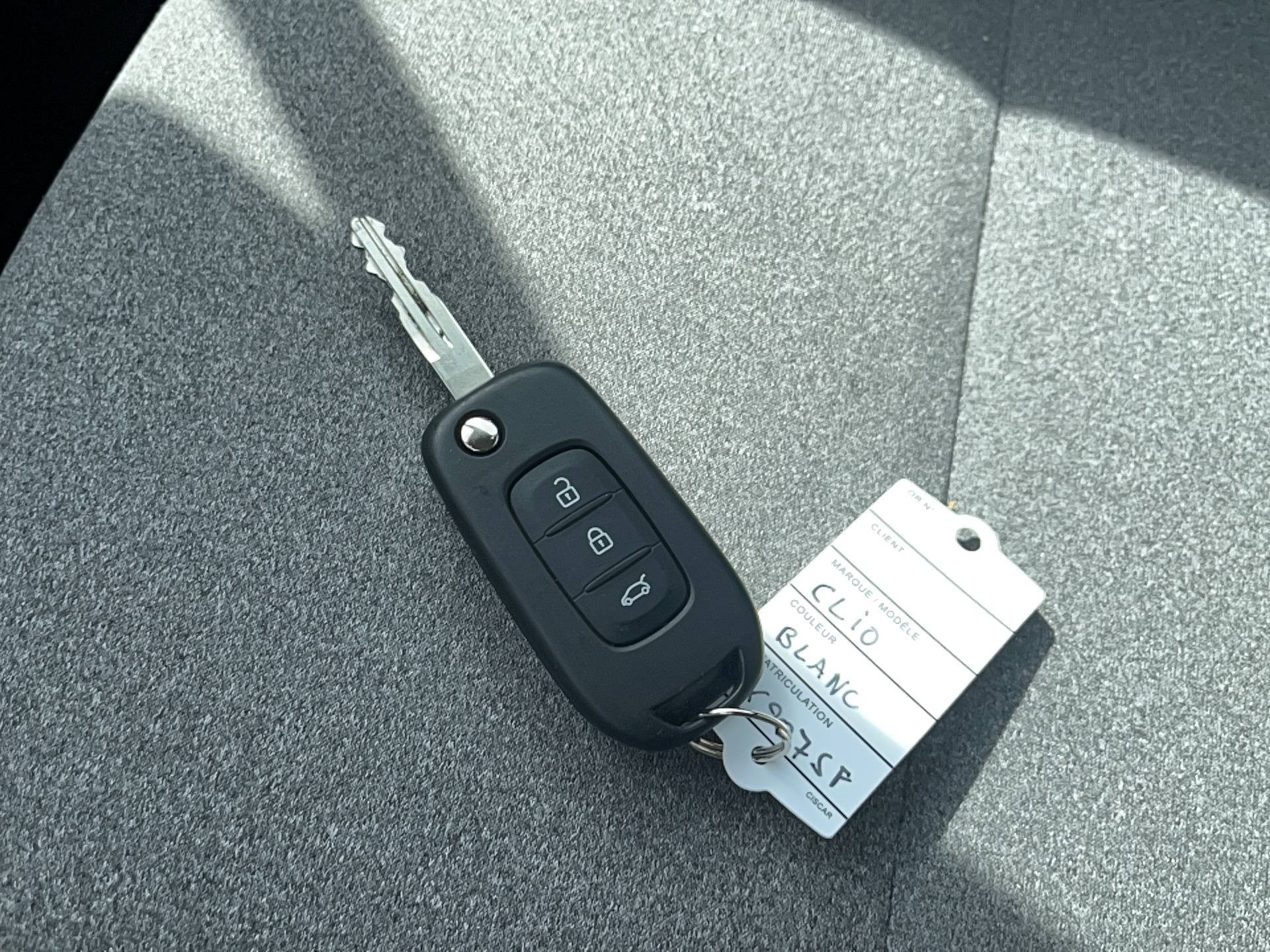 Vente en ligne Renault Clio 5 Clio TCe 90 au prix de 15 790 €